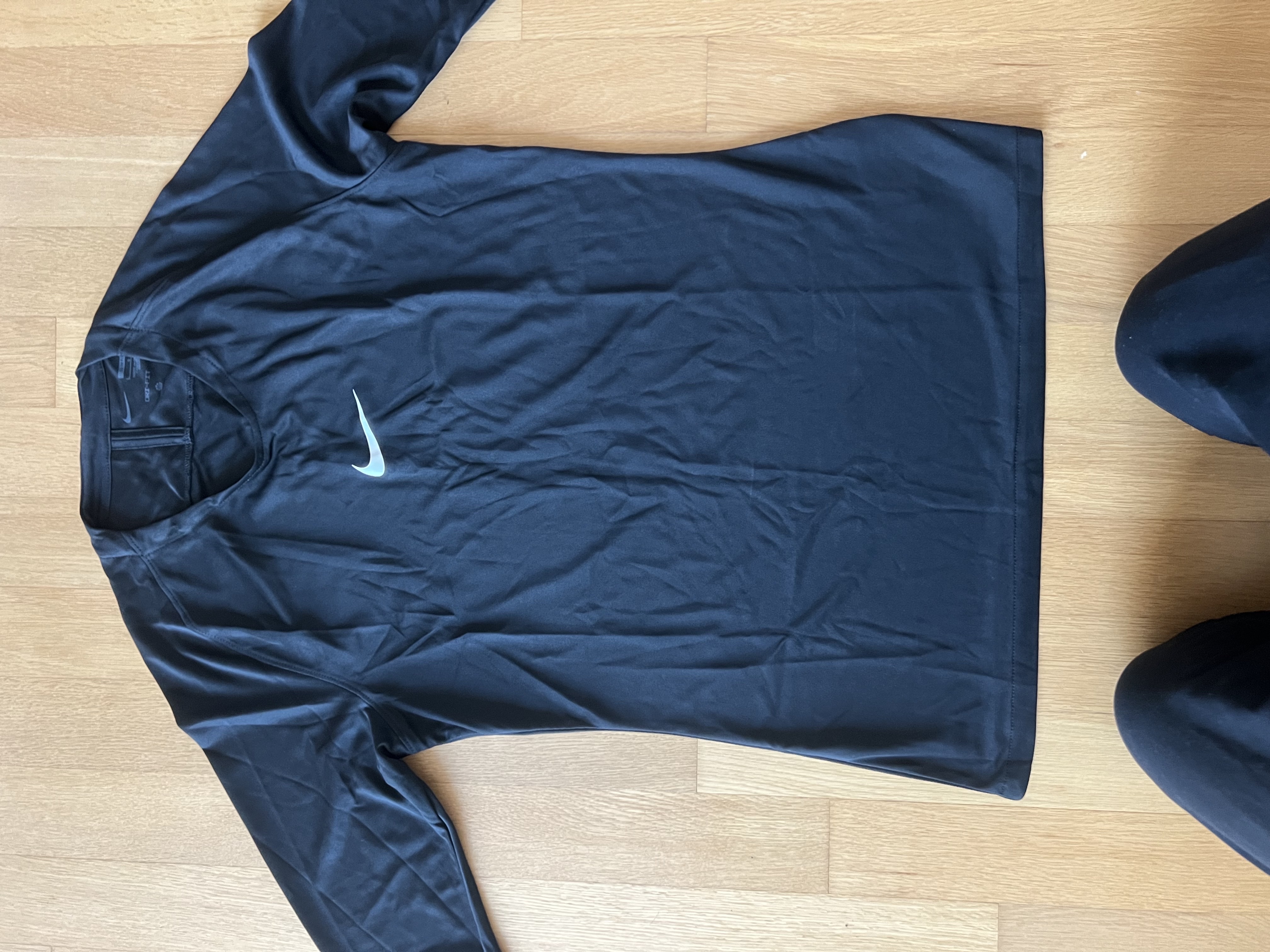Nike Dri-Fit Park 1st Layer Long Sleeve Black 착용 스타일