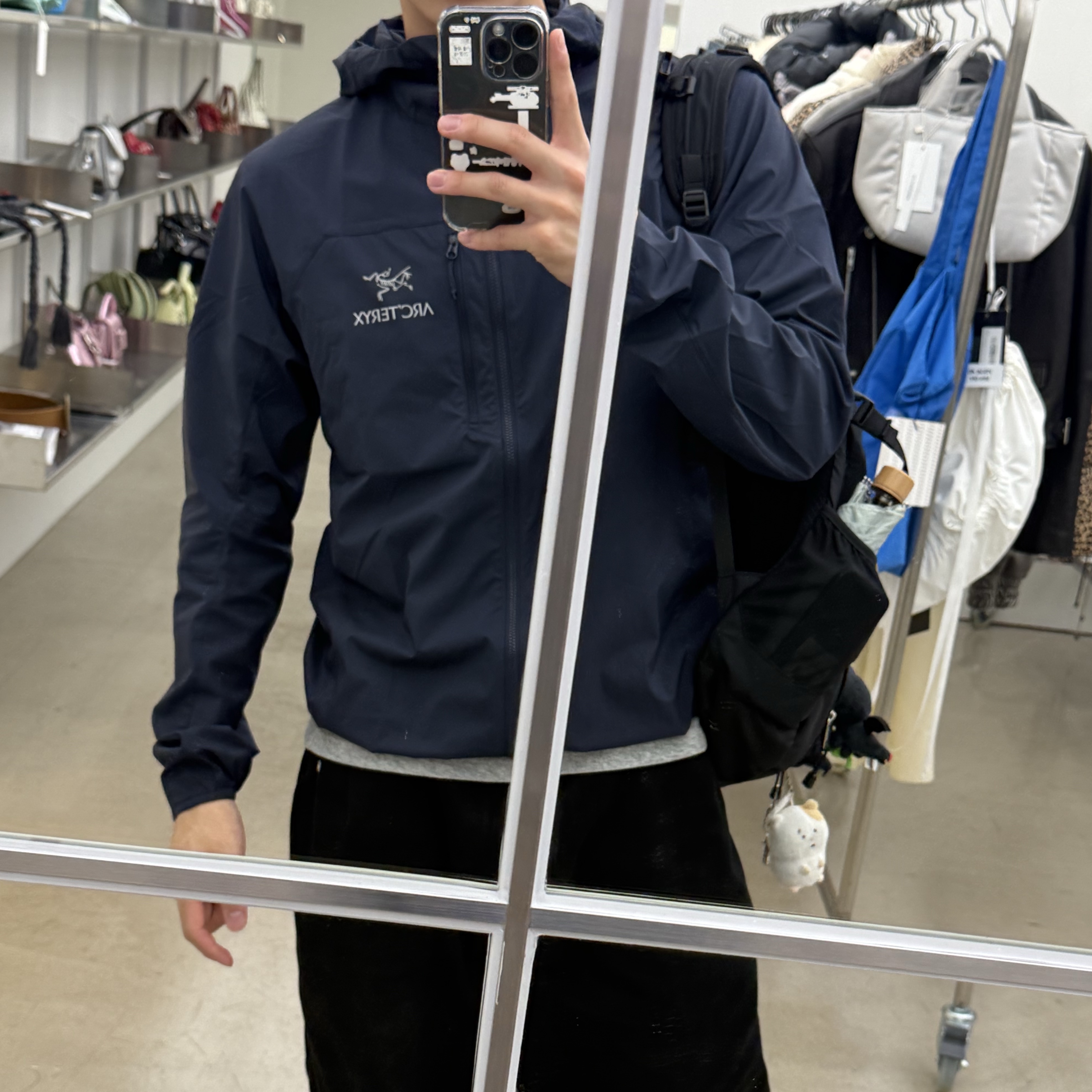 Arc'teryx Squamish Hoody Black Sapphire 착용 스타일 - 2