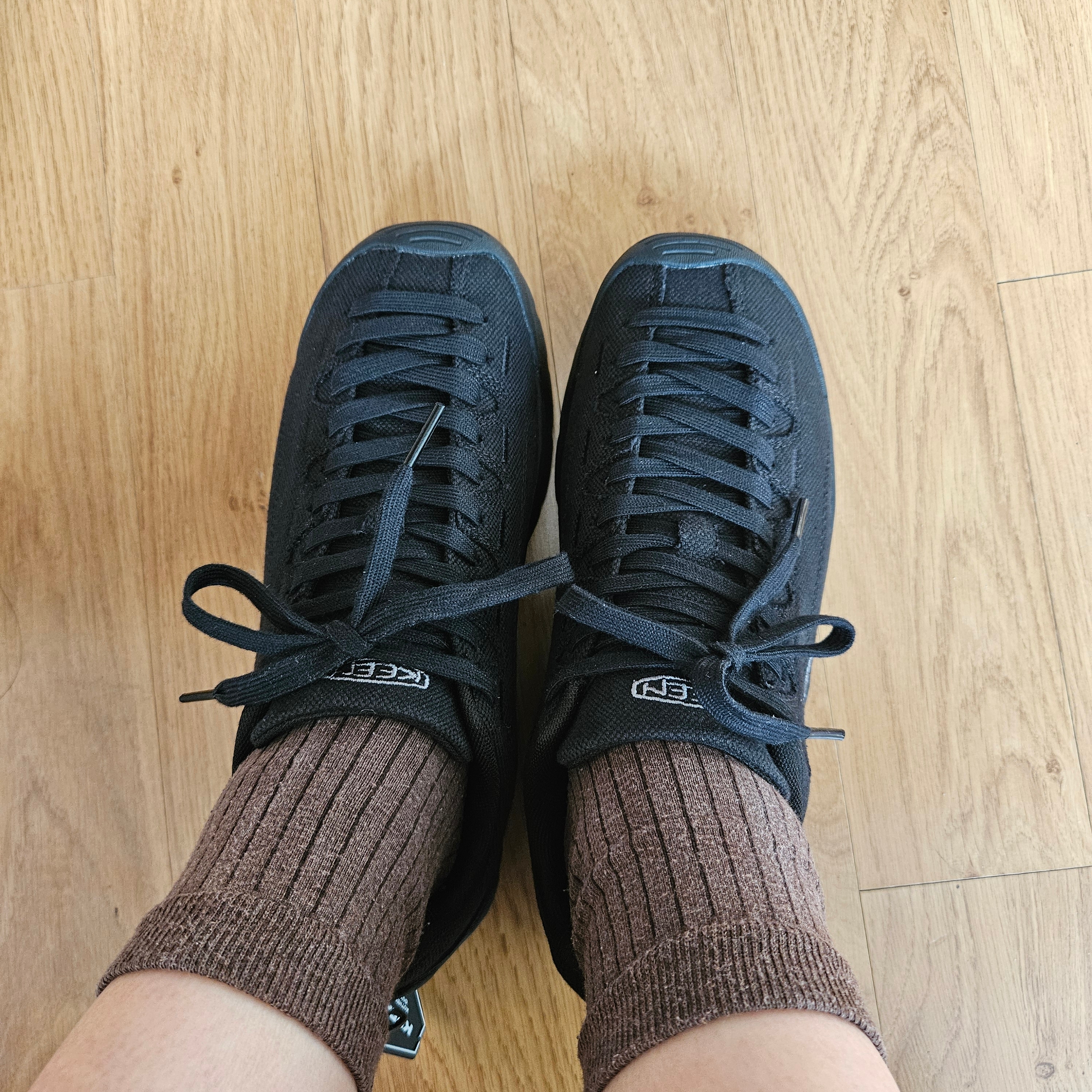 (W) Keen Jasper Canvas Sneakers Black 착용 스타일 - 2