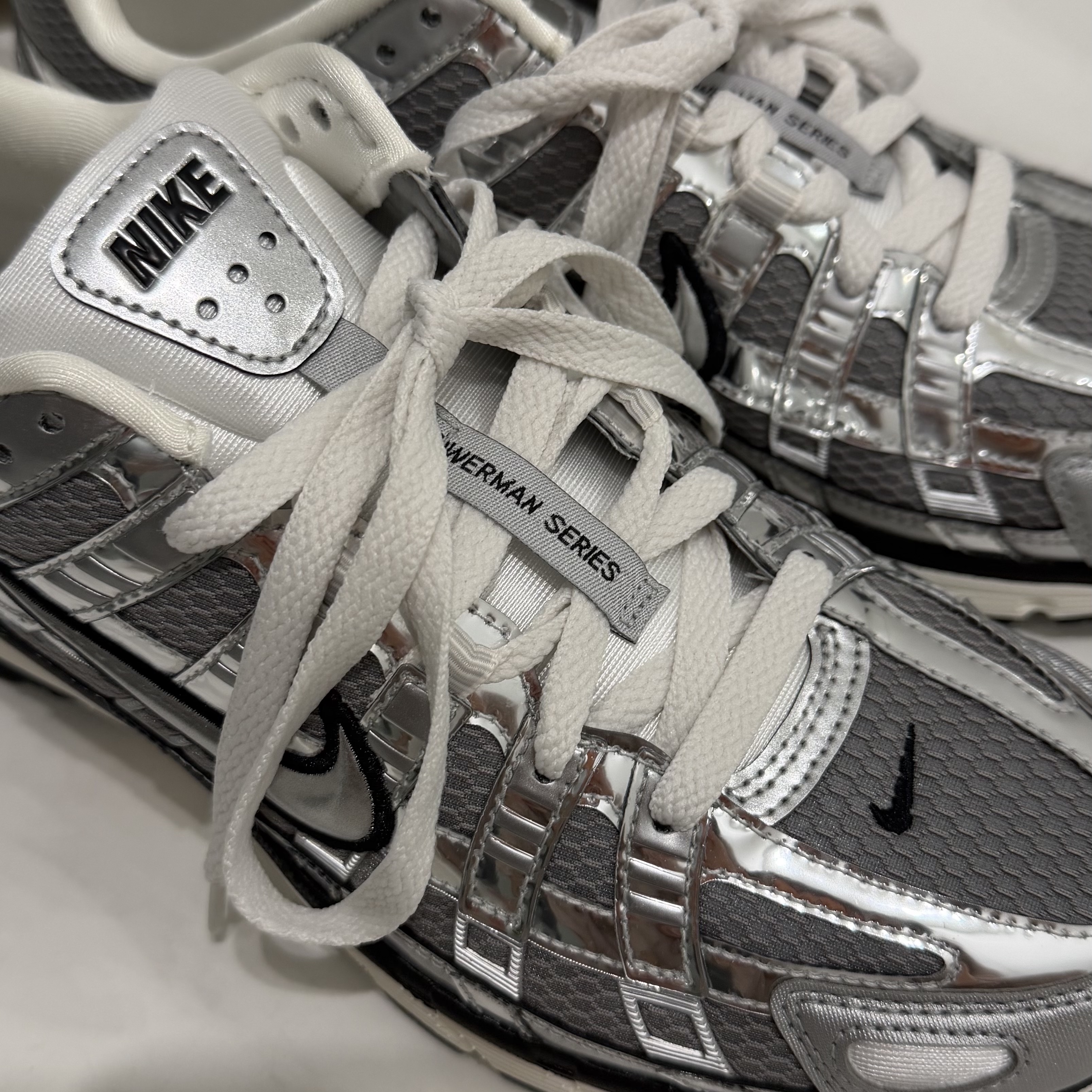Nike P-6000 Metallic Silver 착용 스타일