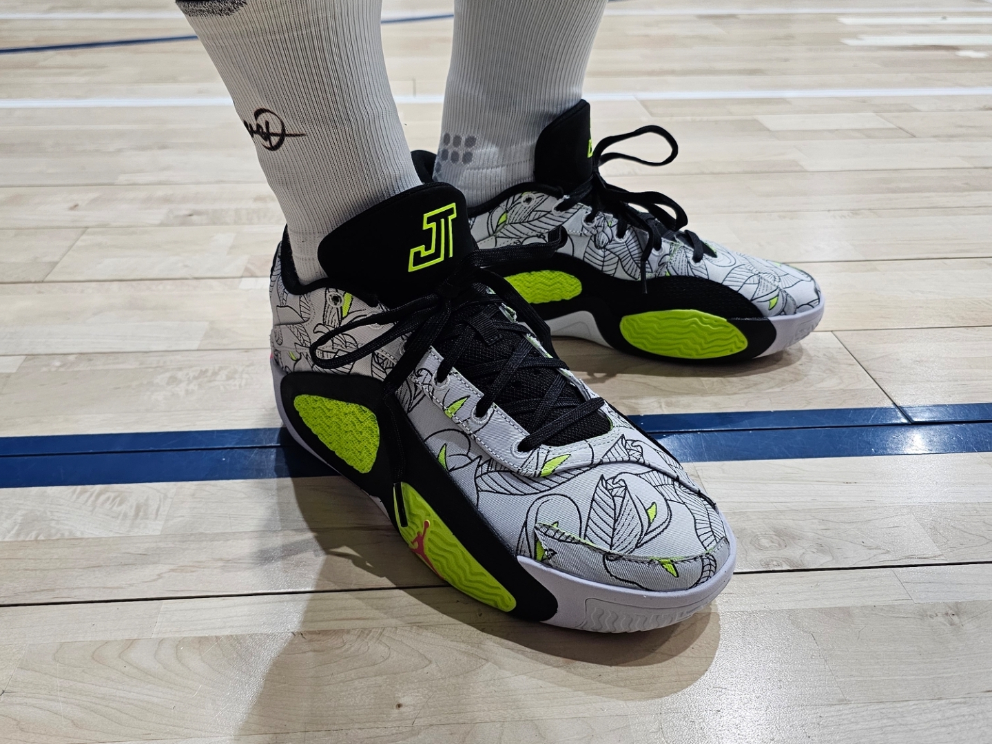 Jordan Tatum 2 PF Momma's Boy 착용 스타일