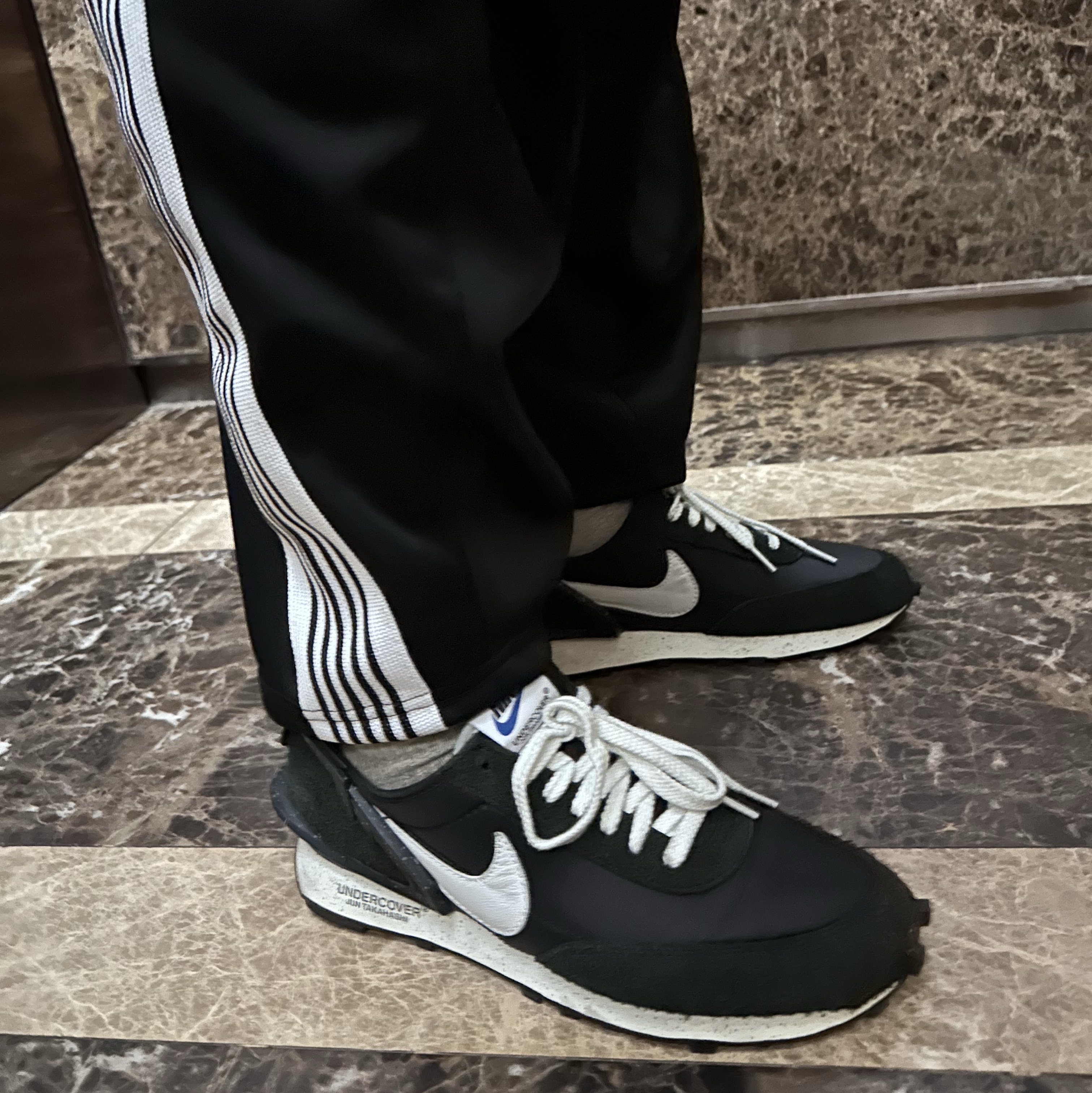 Stussy Big Link Low Pro Strapback Cap Black, Needles H.D. Track Pants Poly Smooth Black White 착용 스타일 - 4
