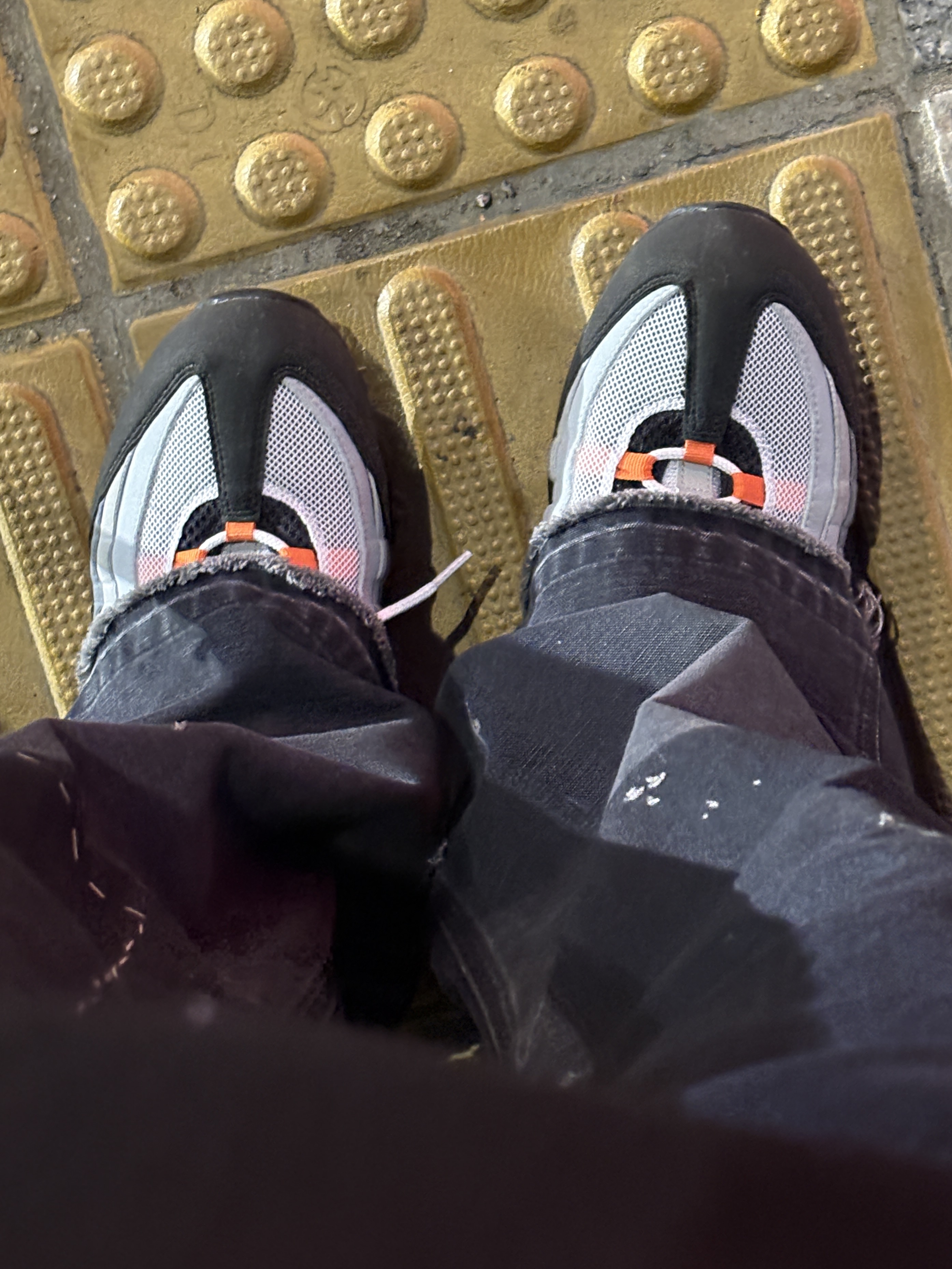 Saint Mxxxxxx Double Knee Duck Pants Black - 24FW, Nike Air Max 95 OG Bright Mandarin 착용 스타일