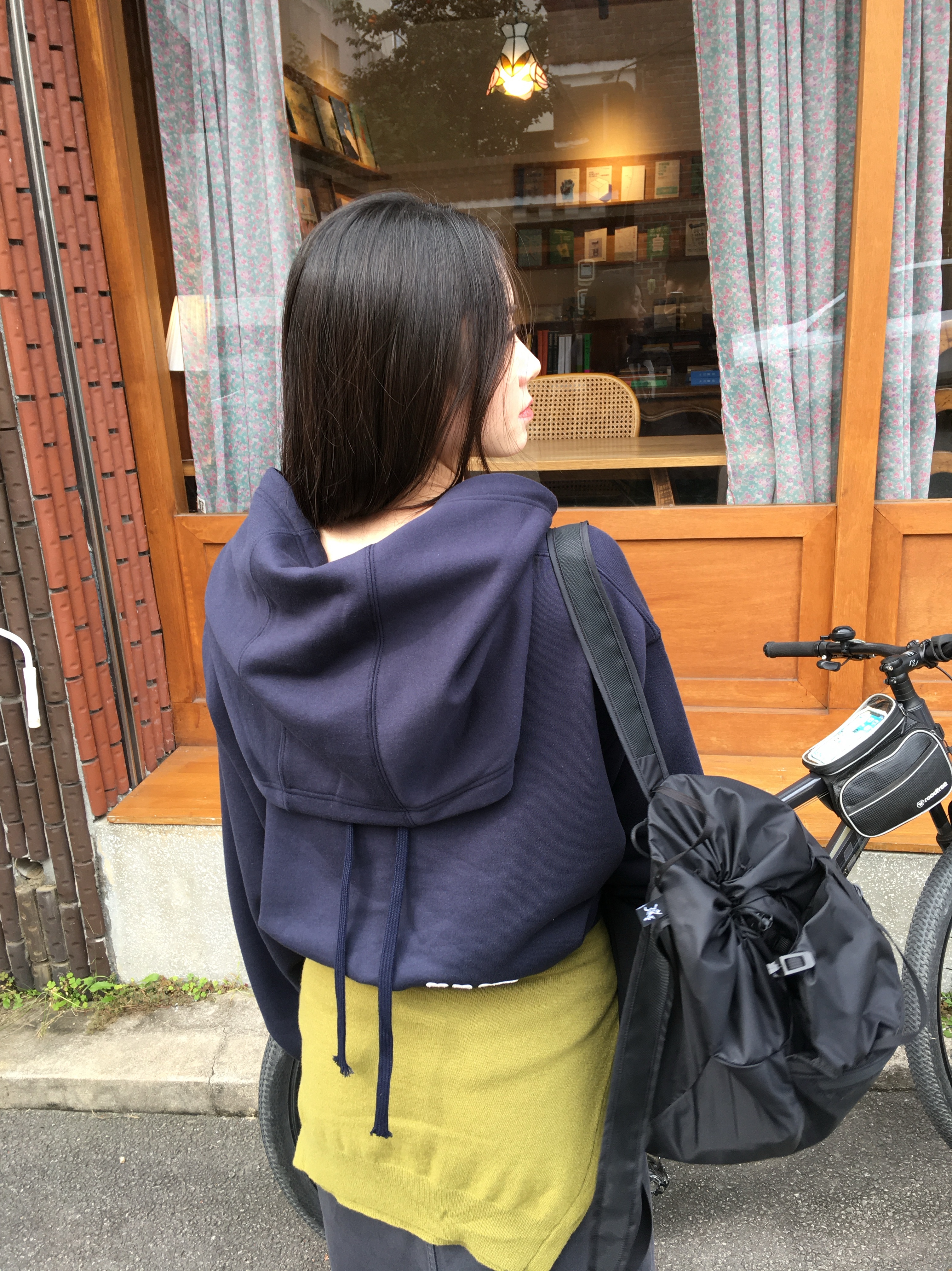 Arc'teryx Heliad 10 Backpack Black, Fila Echappe MS Silver Moon 착용 스타일 - 3
