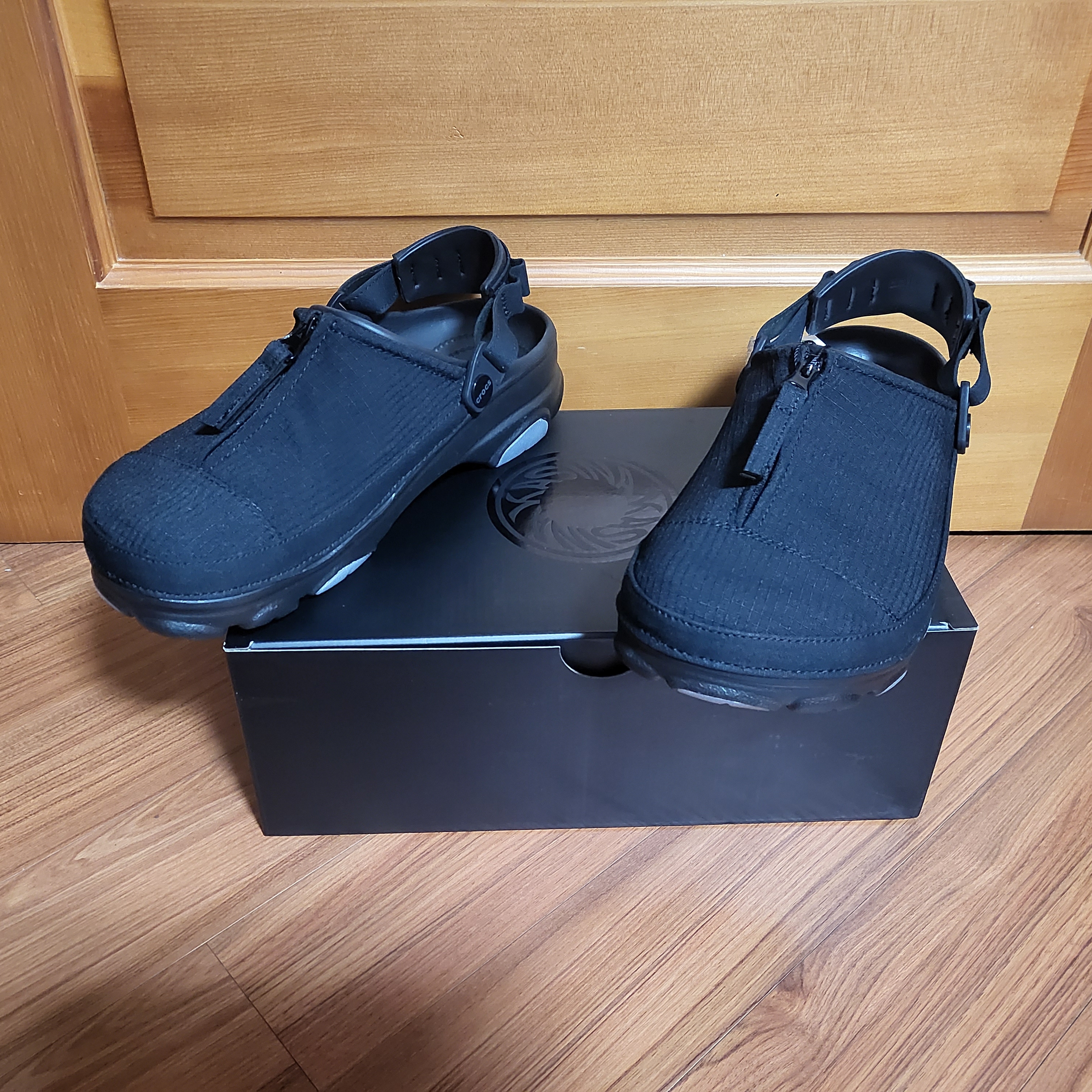 Crocs x Kasina All Terrain Clog Black 착용 스타일