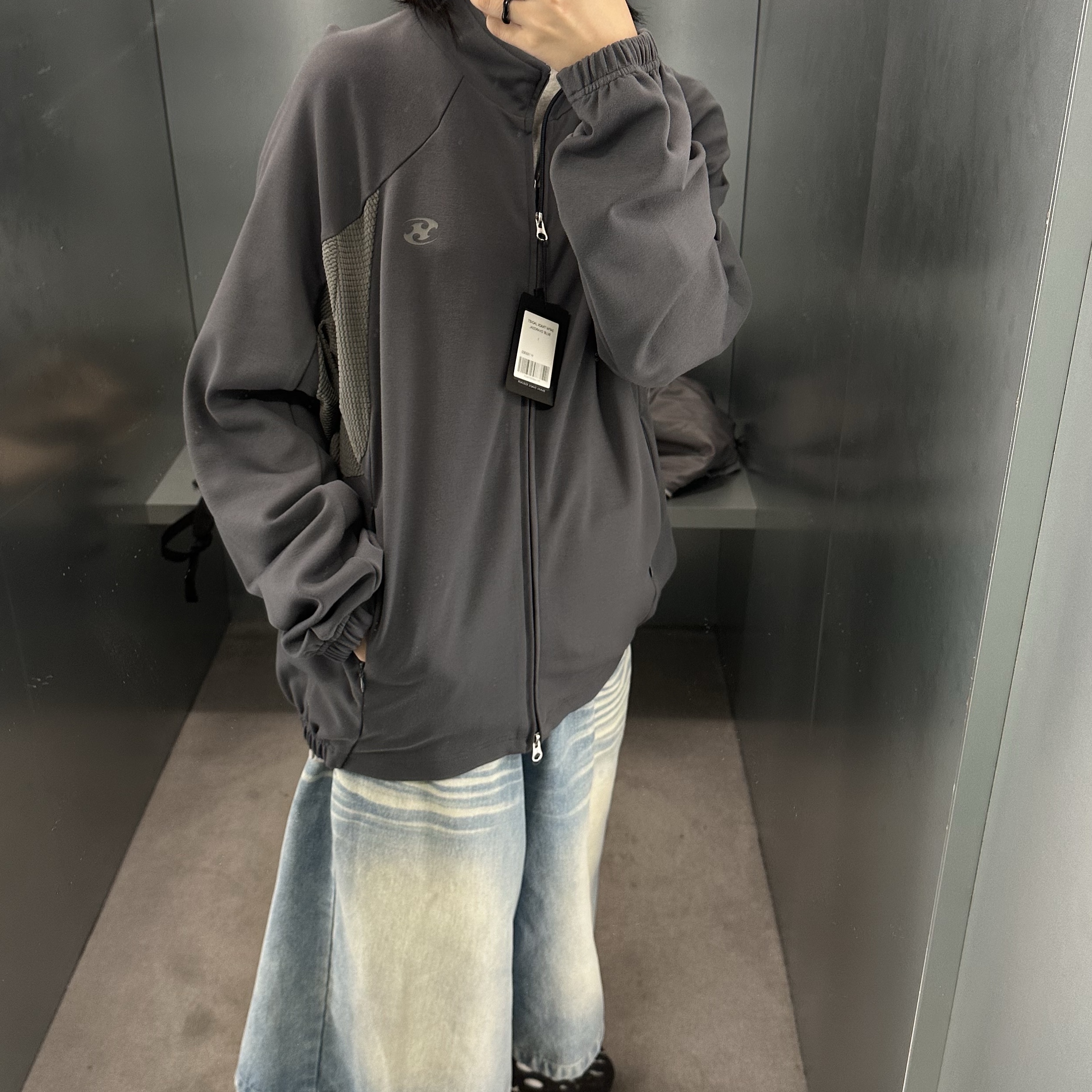 Sansan Gear Track Jacket Blue Charcoal 착용 스타일