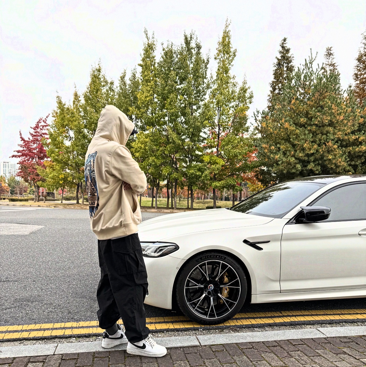 Palace Reaper Hood Camel - 23FW, Nike Air Force 1 '07 White Black 착용 스타일 - 2