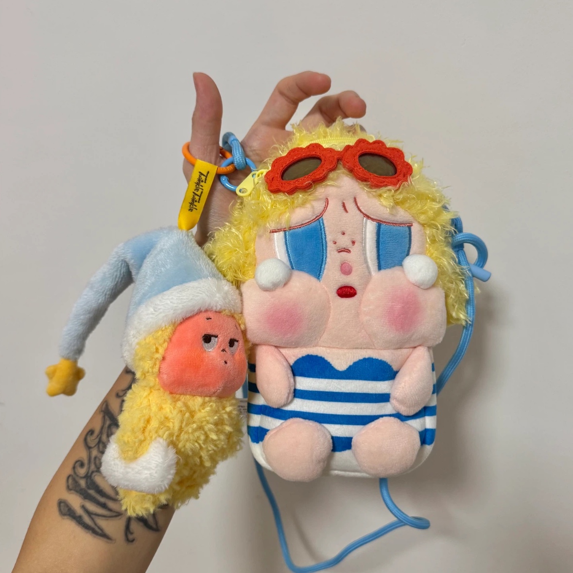 Pop Mart Crybaby Vacation Mode On Series Mini Crossbody Bag Blue, Pop Mart We Are Twinkle Twinkle Little Stars Series Plush Keyring Little Yawn (Opened Case) 착용 스타일