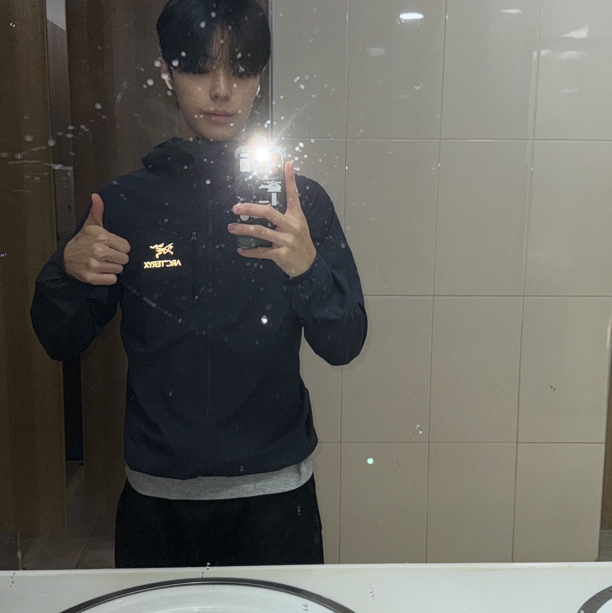 Arc'teryx Squamish Hoody Black Sapphire 착용 스타일 - 1