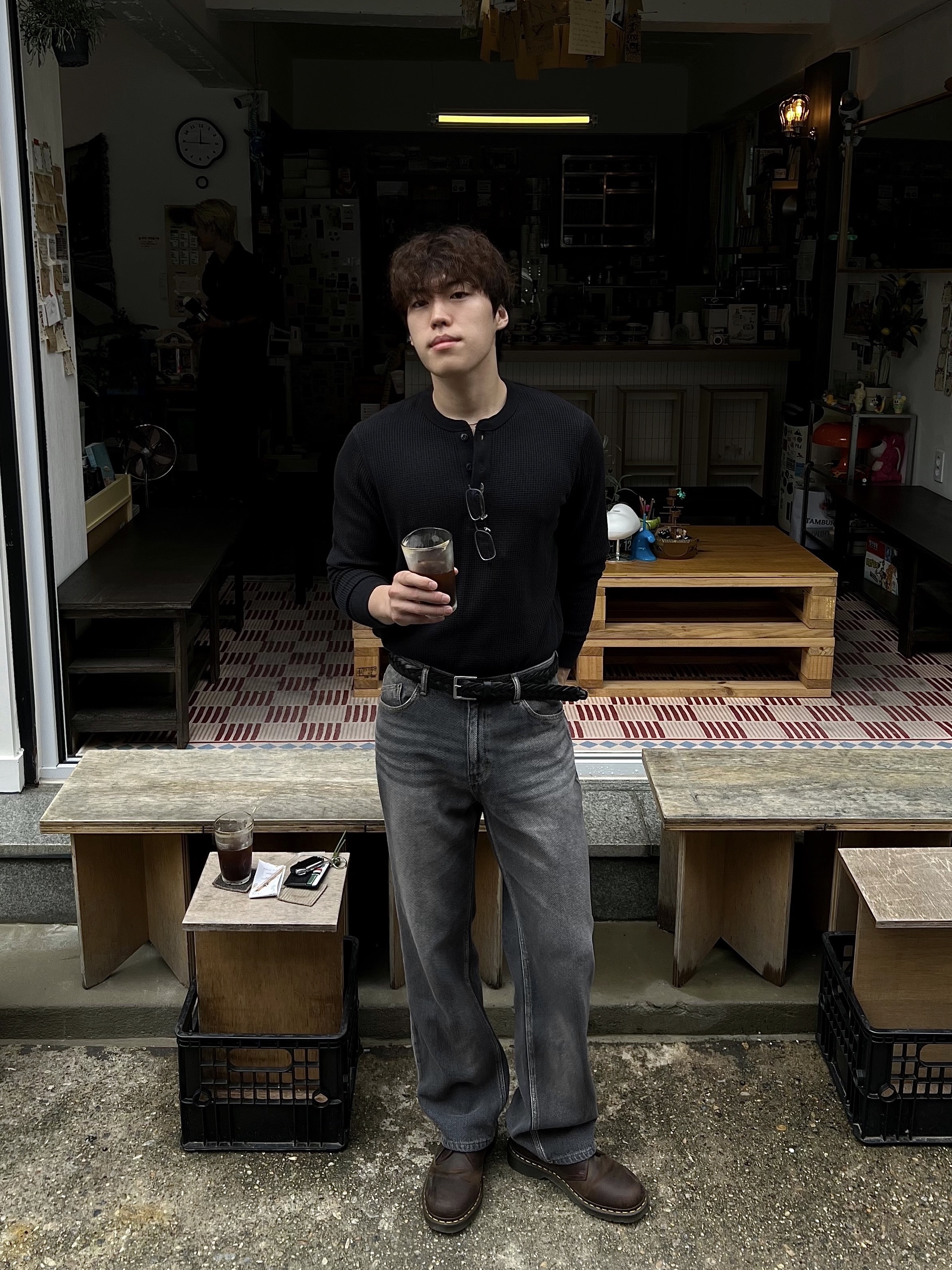 Dr. Martens 1461 Crazy Horse Dark Brown 착용 스타일 - 5