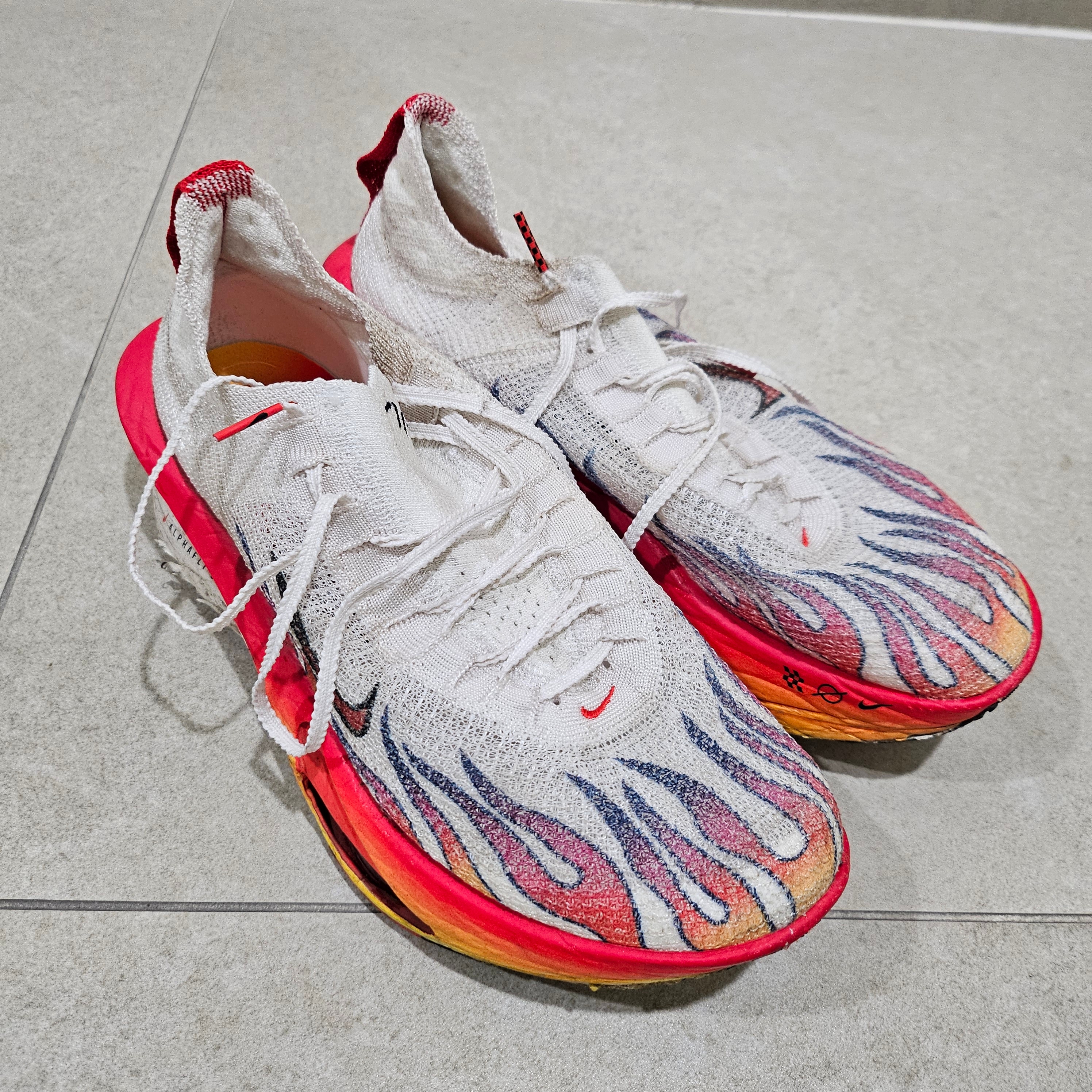 Nike Air Zoom Alphafly Next% 3 PRM White Habanero Red, Adidas Yeezy Slide Azure 착용 스타일 - 3