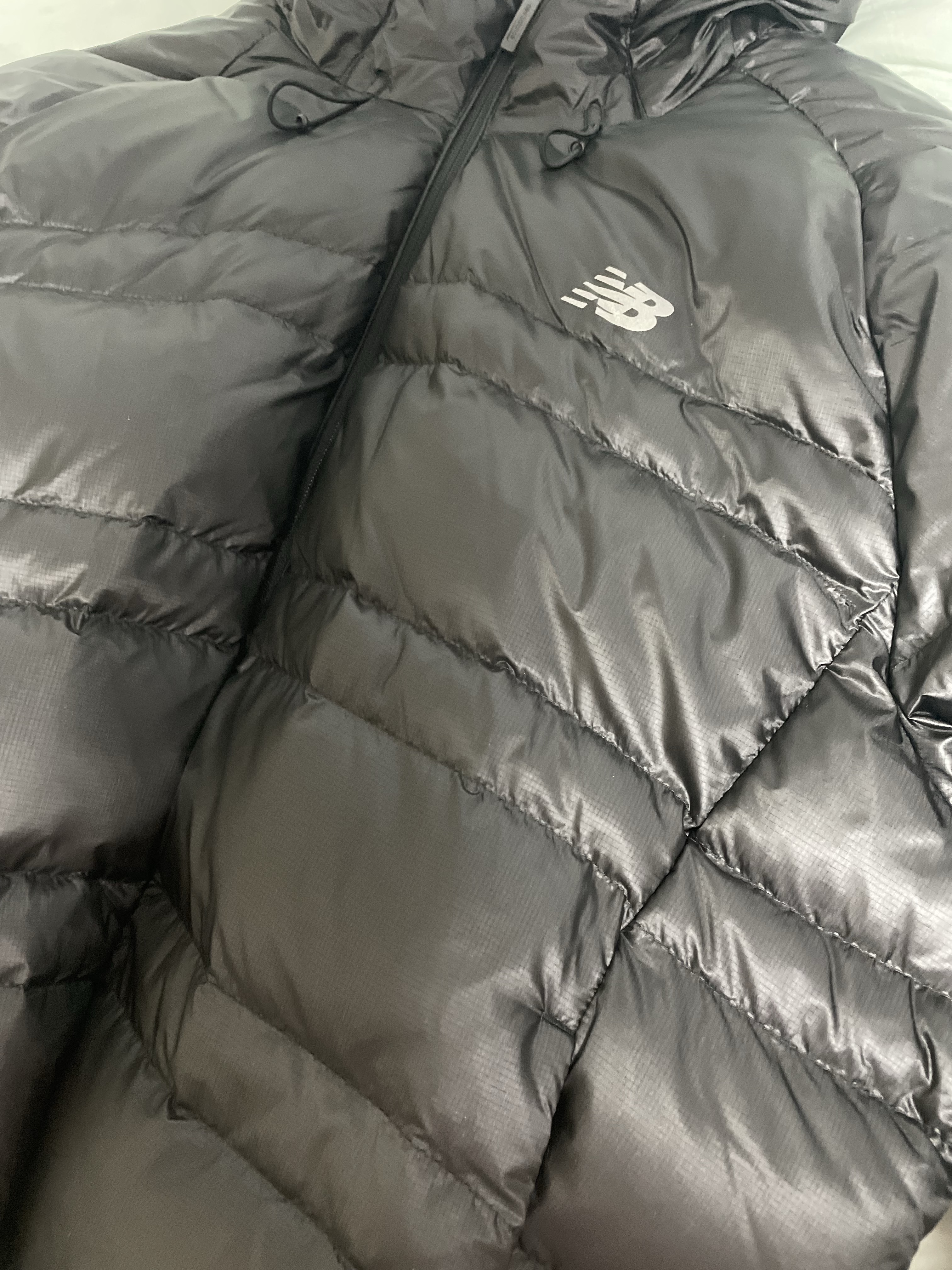 New Balance Flying 77 Superlight Hooded Goose Down Jacket Dark Khaki, New Balance Flying 77 Superlight Hooded Goose Down Jacket Black 착용 스타일 - 1