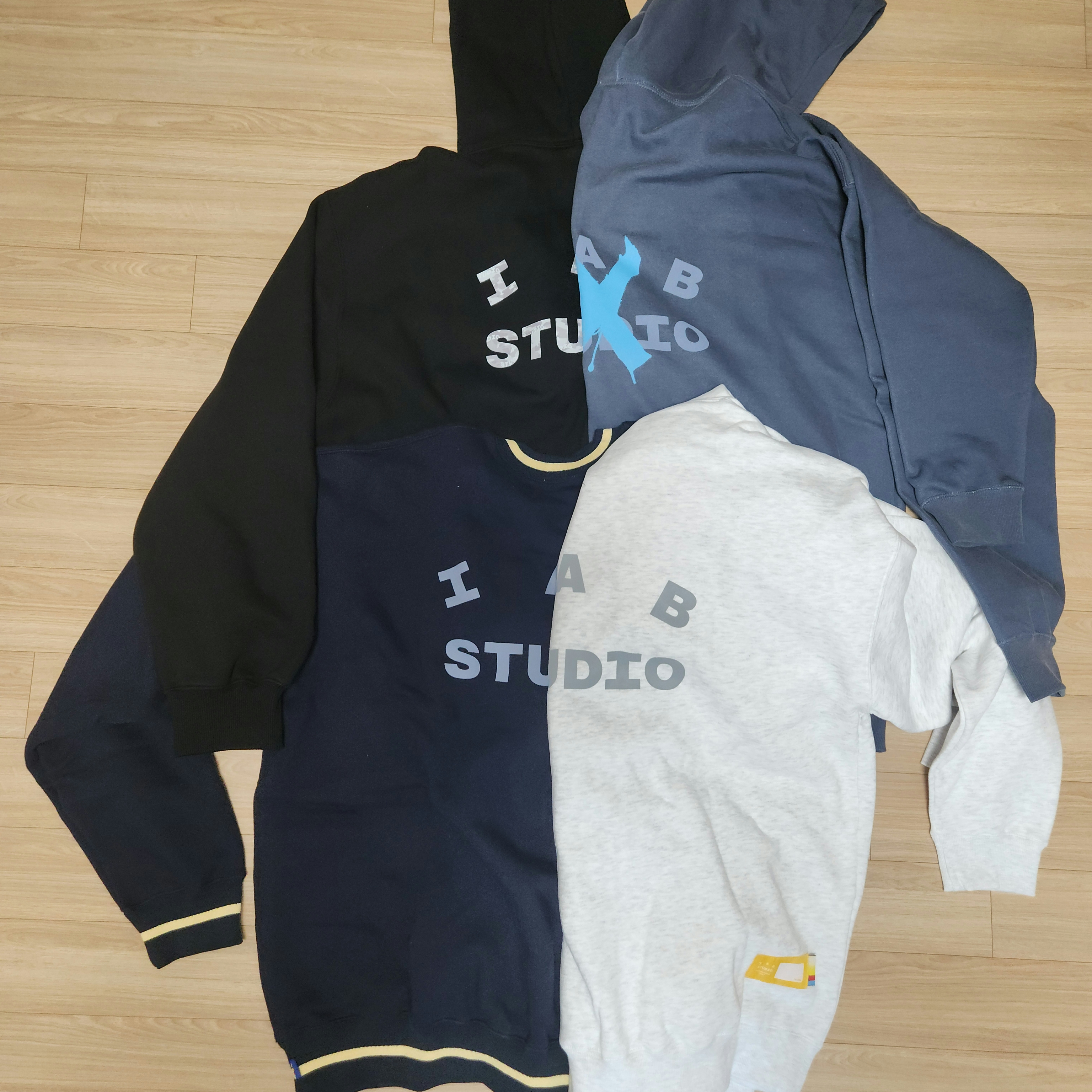 IAB Studio IAB Camo Logo Hoodie Black, IAB Studio Hoodie Light Gray 착용 스타일