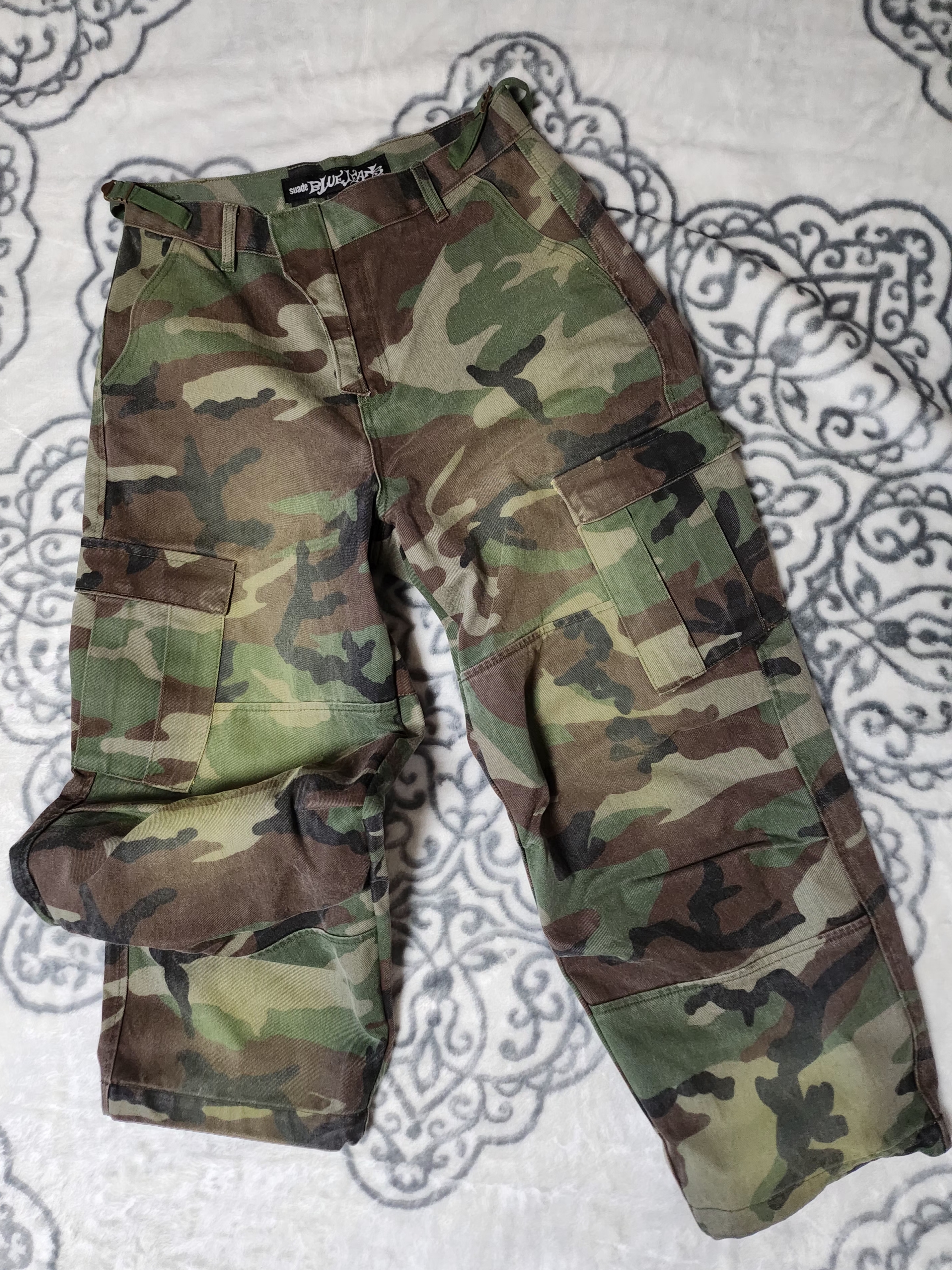 Suade Washed Cargo Pants Green Camo 착용 스타일