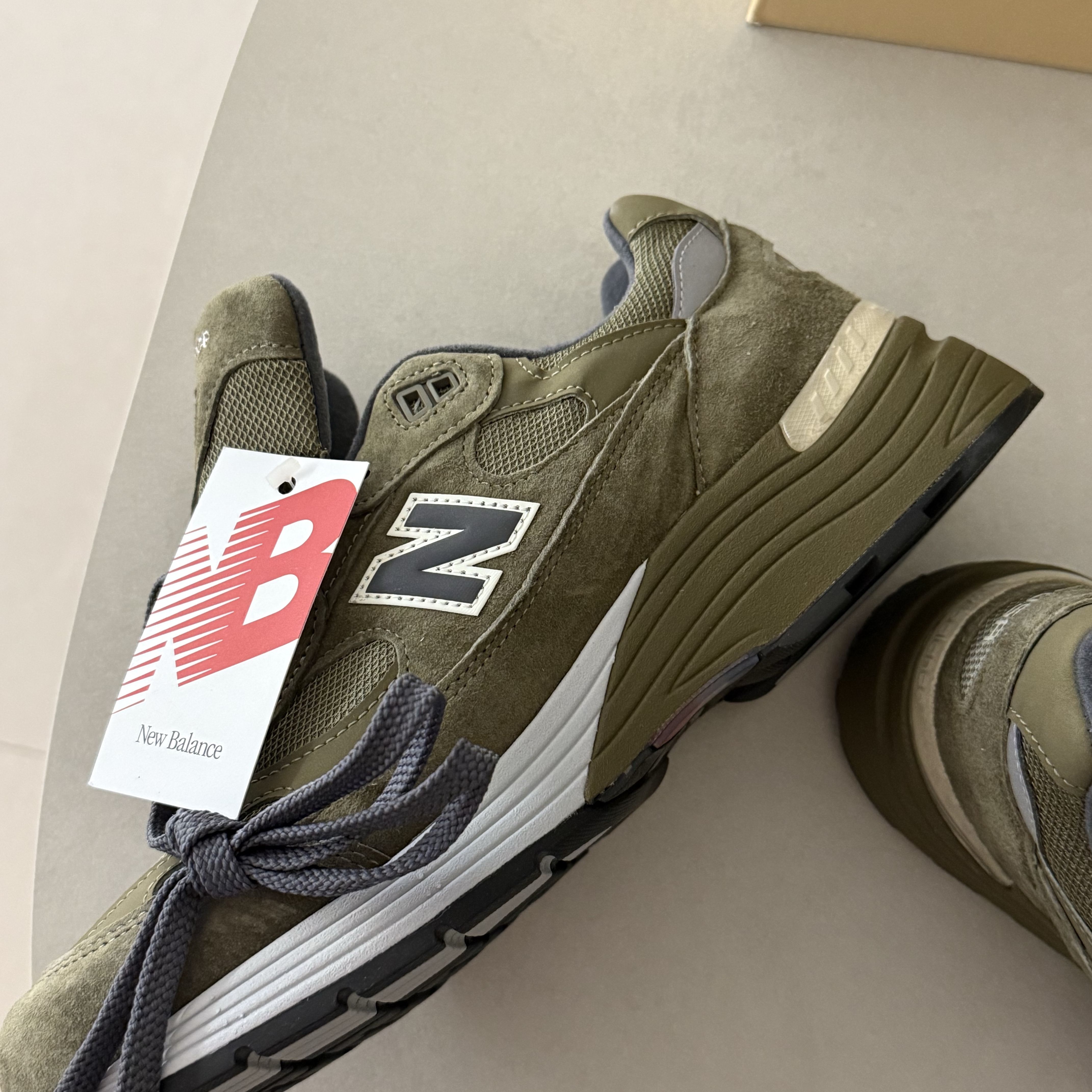New Balance 992 Made in USA Dark Camo Covert Green - D Standard 착용 스타일 - 3