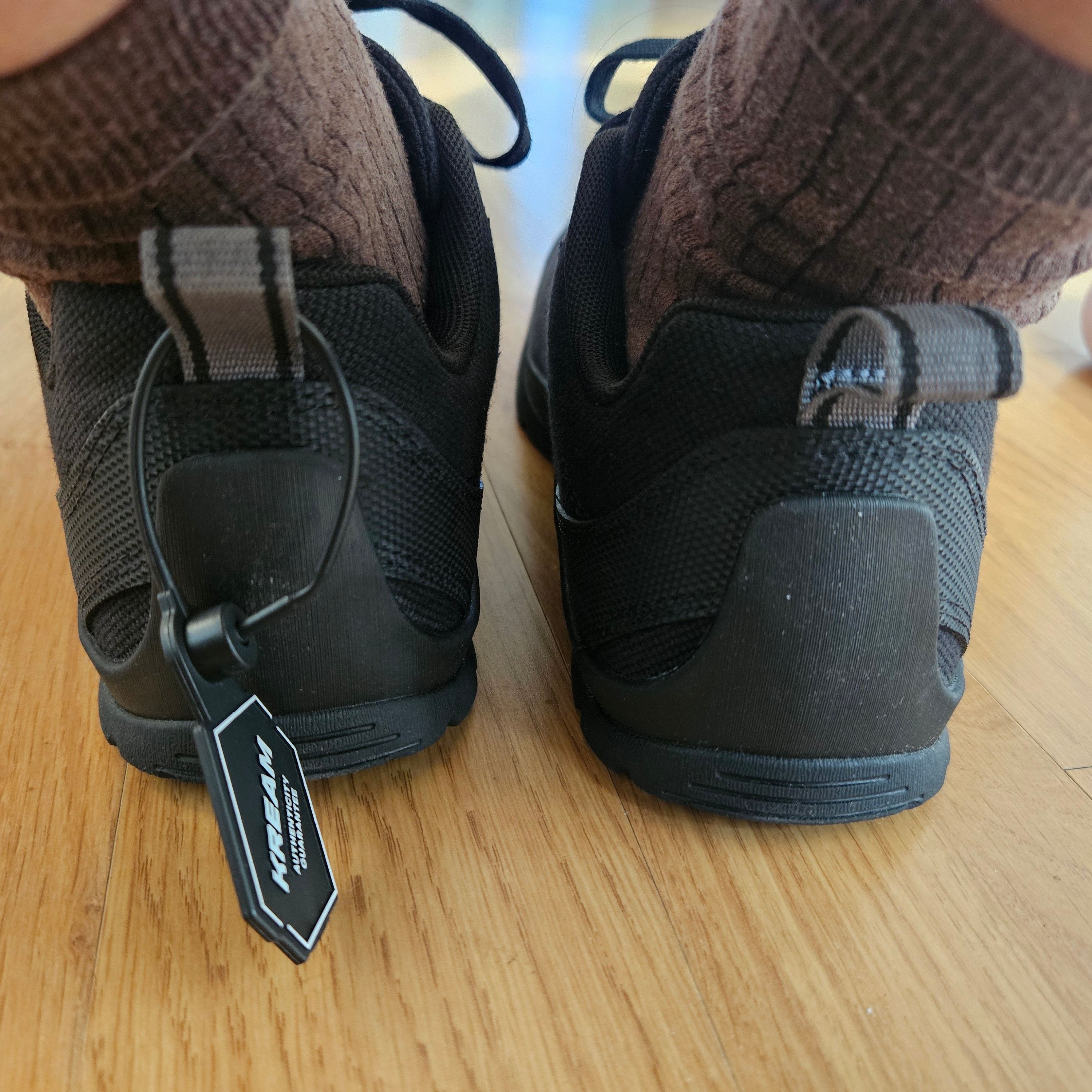 (W) Keen Jasper Canvas Sneakers Black 착용 스타일 - 1