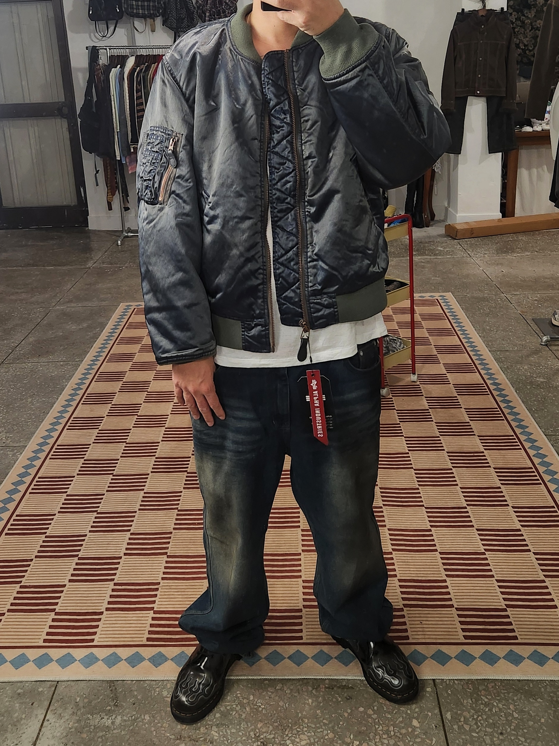 Thisisneverthat x Alpha Industries MA-1 Jacket Gunmetal, Dr. Martens 1461 Inferno Silver Black 착용 스타일