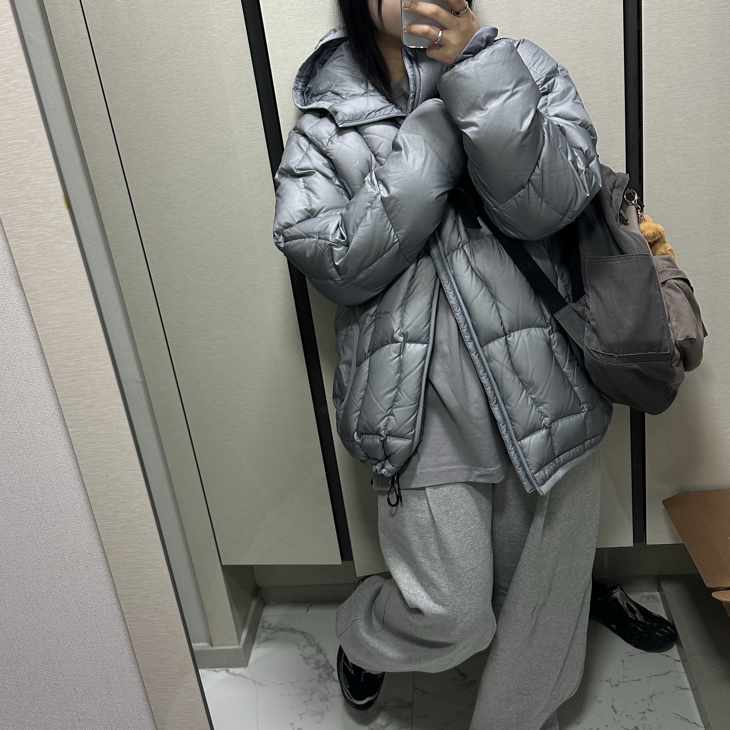 Welter Experiment Nimbus Aeropack Windbreaker Sky Blue 착용 스타일