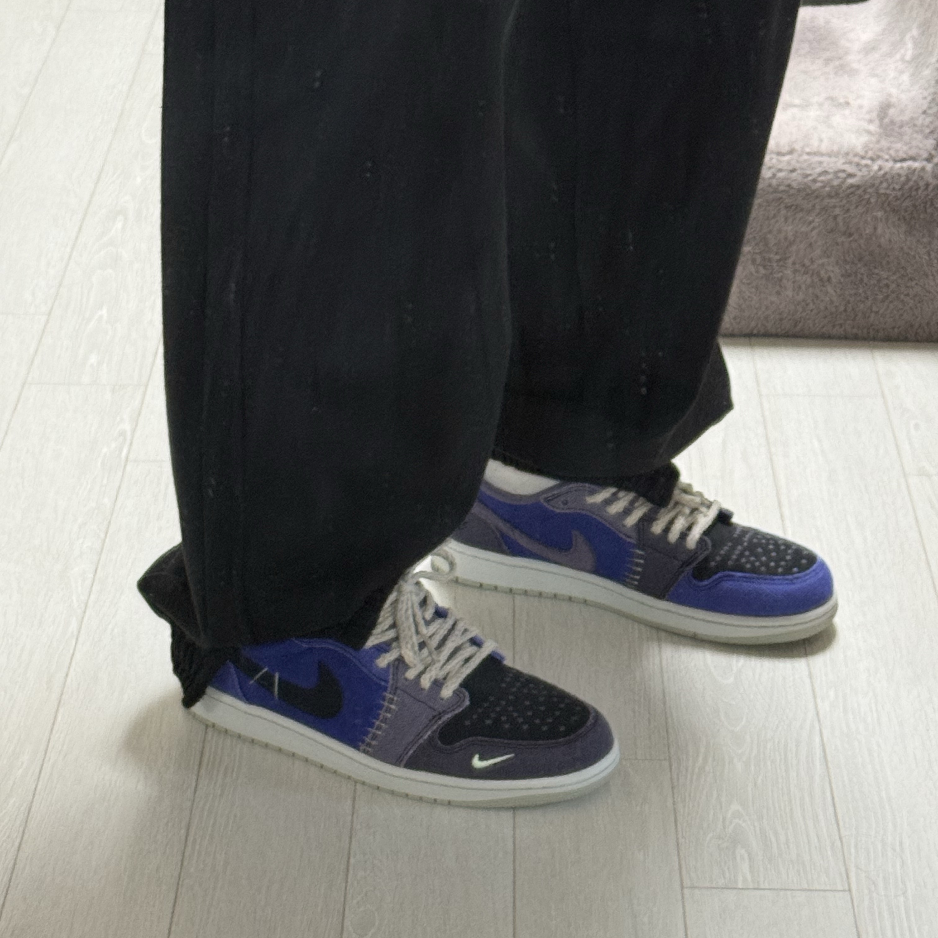 Jordan 1 x Zion Williamson Retro Low OG Regency Purple and Dark Raisin 착용 스타일 - 1