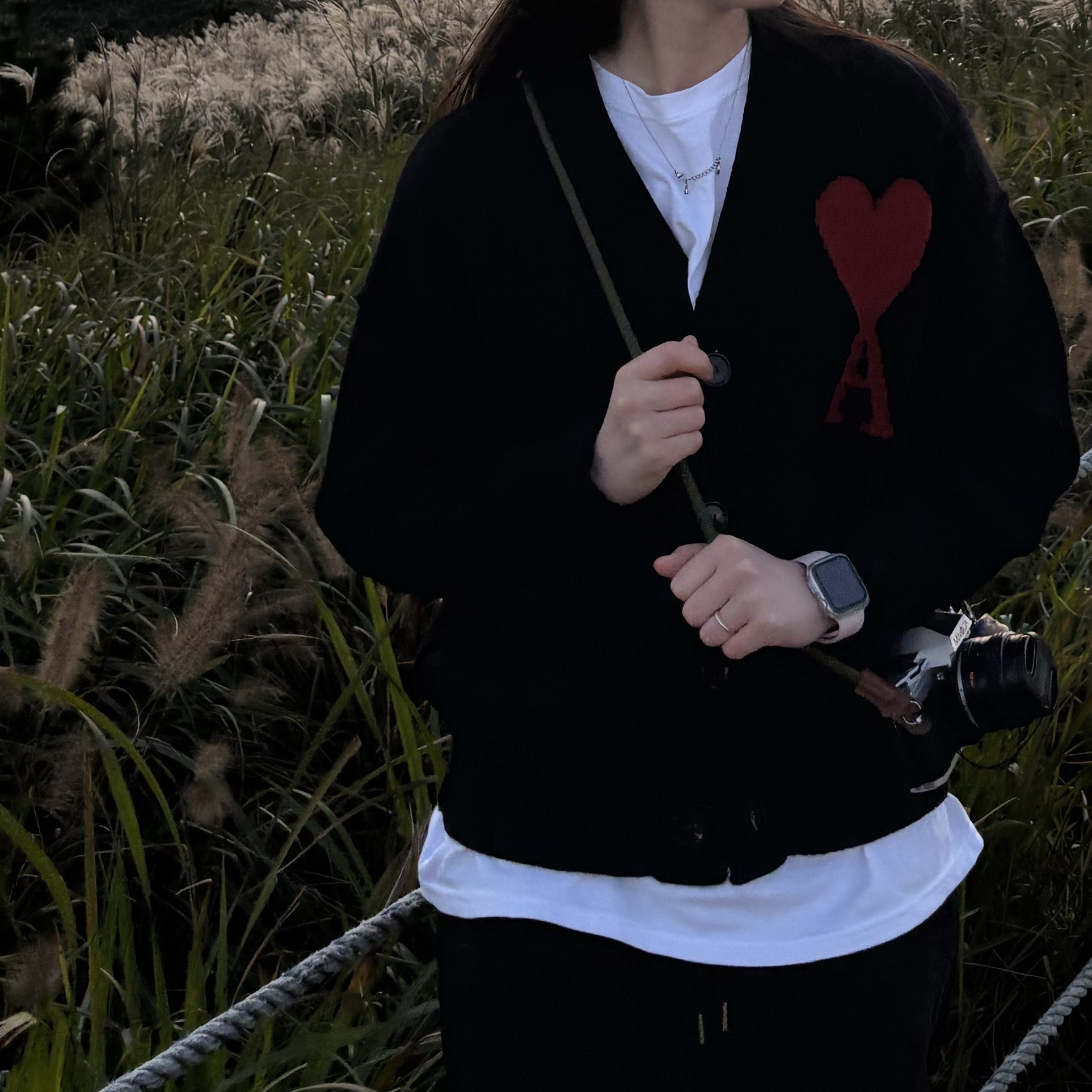 AMI de Coeur Cardigan Black 착용 스타일