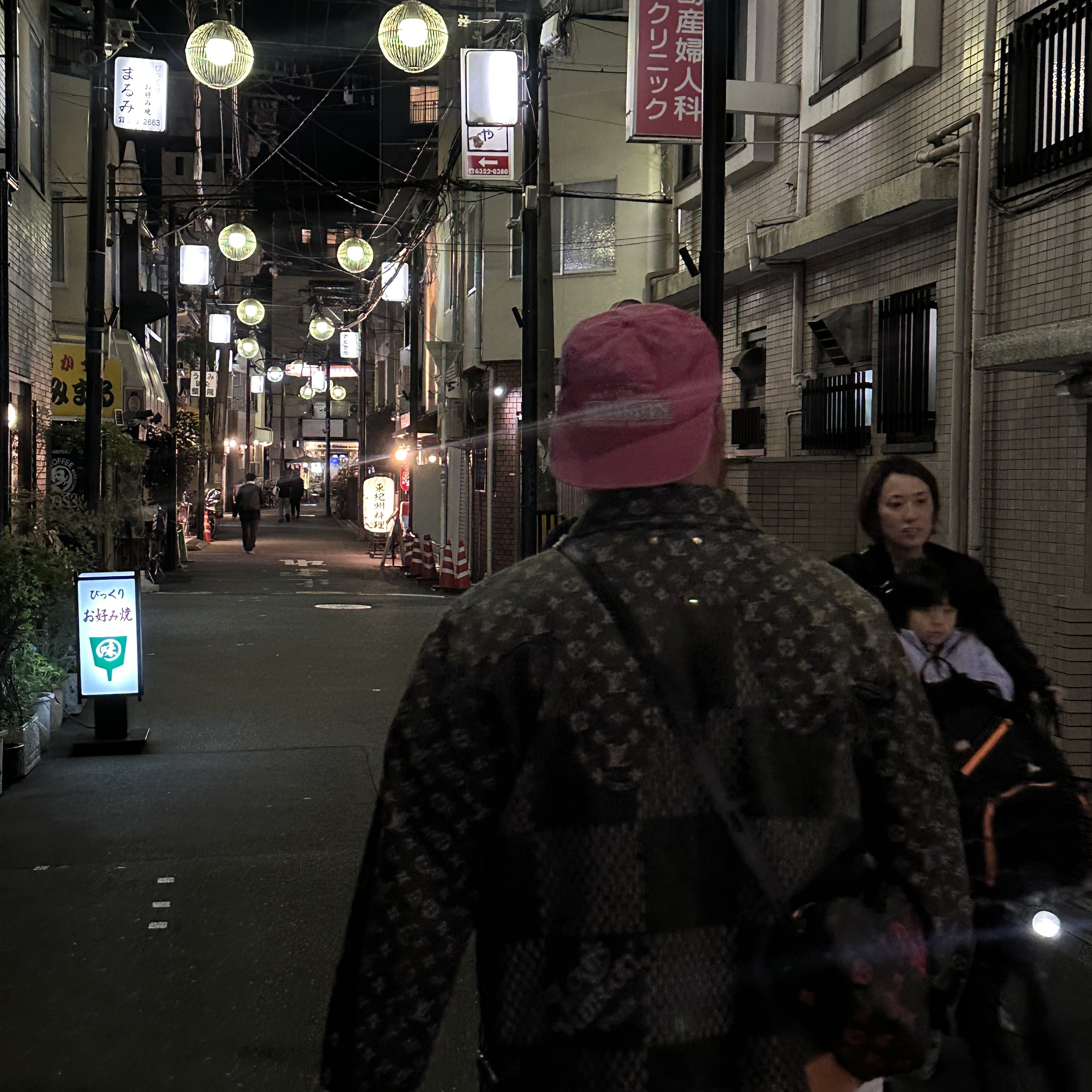 Louis Vuitton Sac Coeur Monogram, Louis Vuitton x Nigo Giant Damier Waves Monogram Denim Jacket Black 착용 스타일 - 2