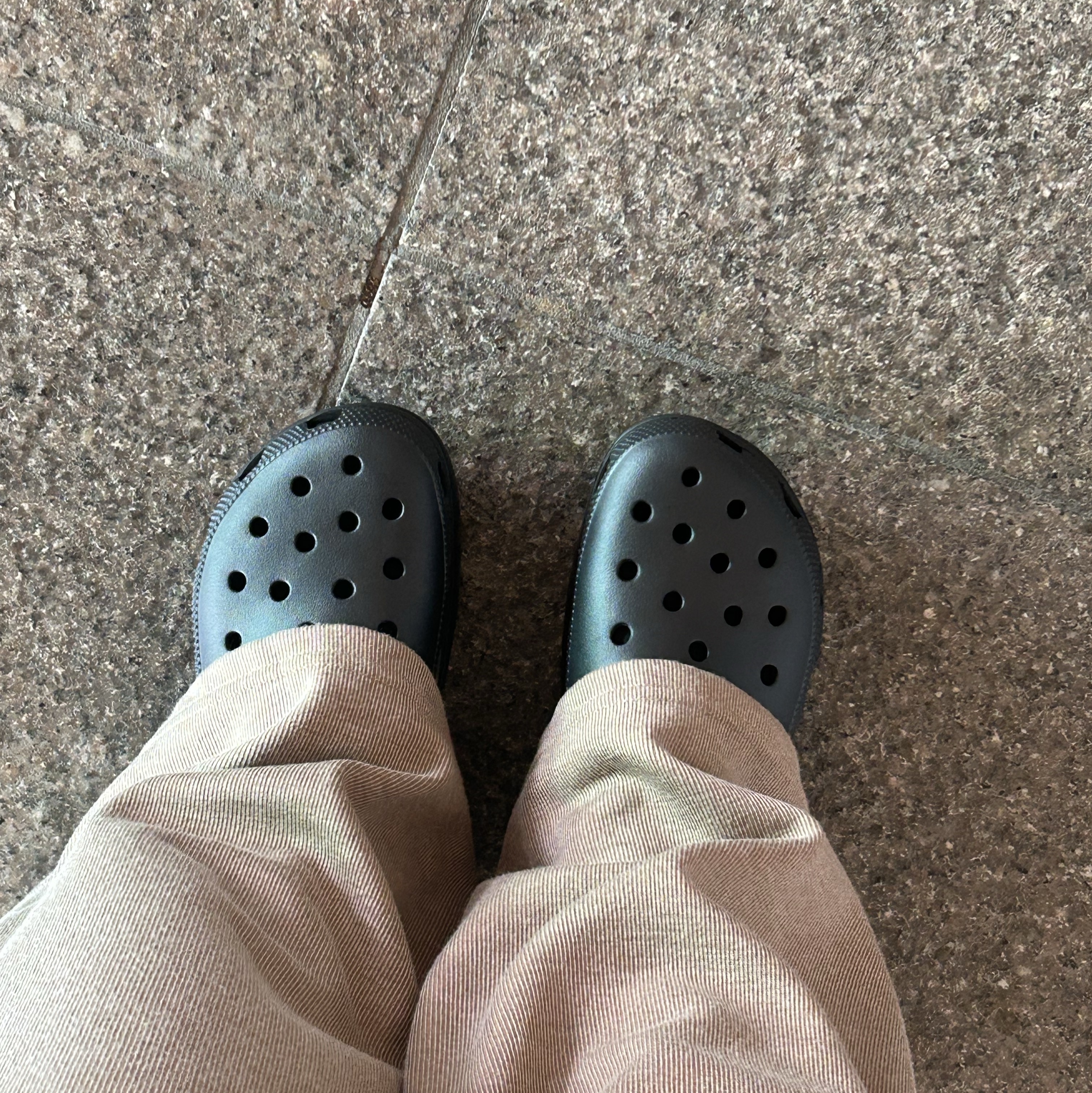 (W) Crocs Classic Platform Clog Black 착용 스타일