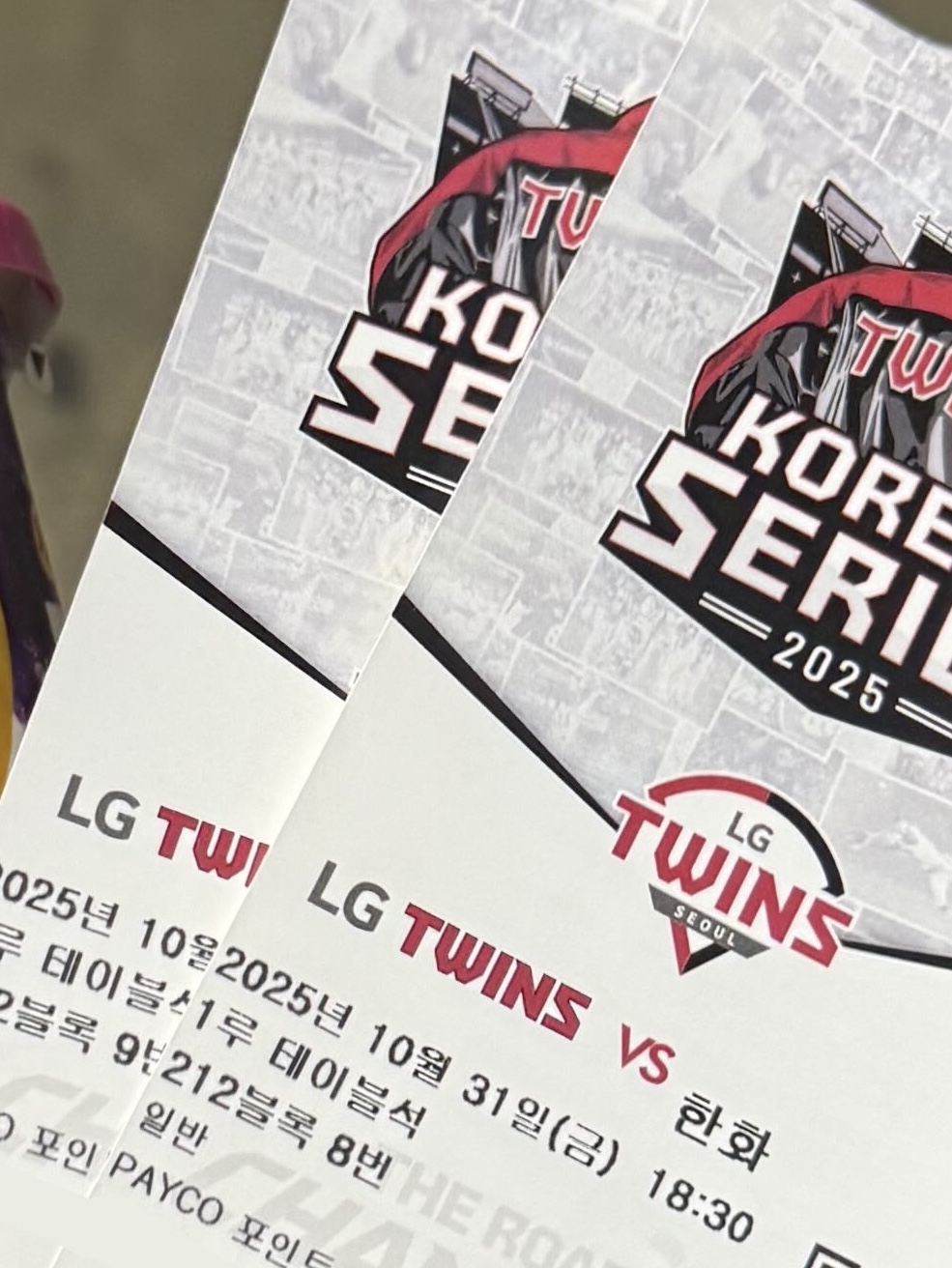 BDNS x LG TWINS Dugout Jacket Navy 착용 스타일 - 3