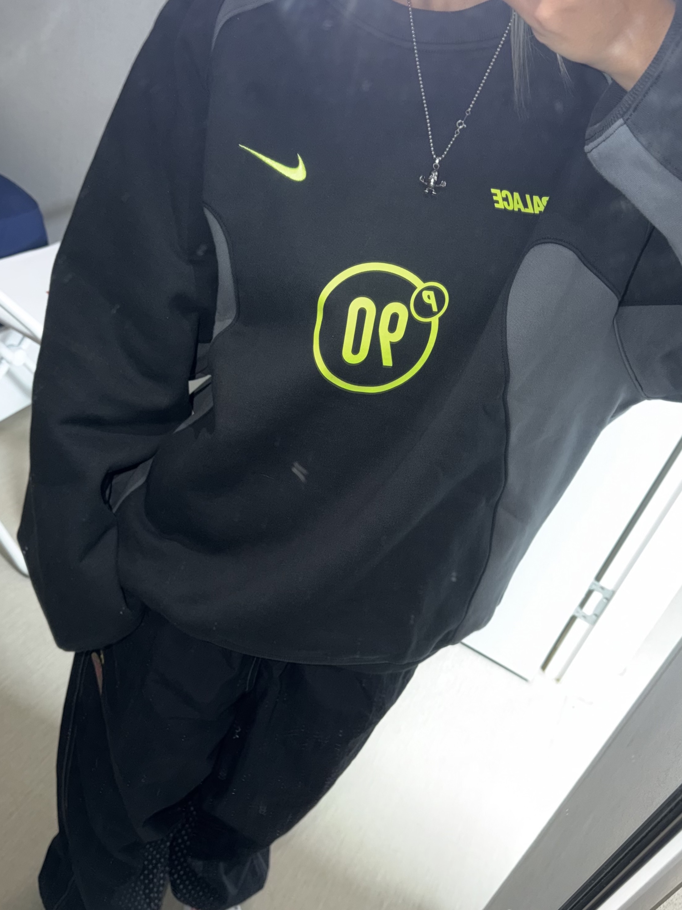 Palace x Nike Total P90 Crew Black - 25FW, Palace Pertex Dogear 6-Panel Skyline Blue - 25FW 착용 스타일 - 2