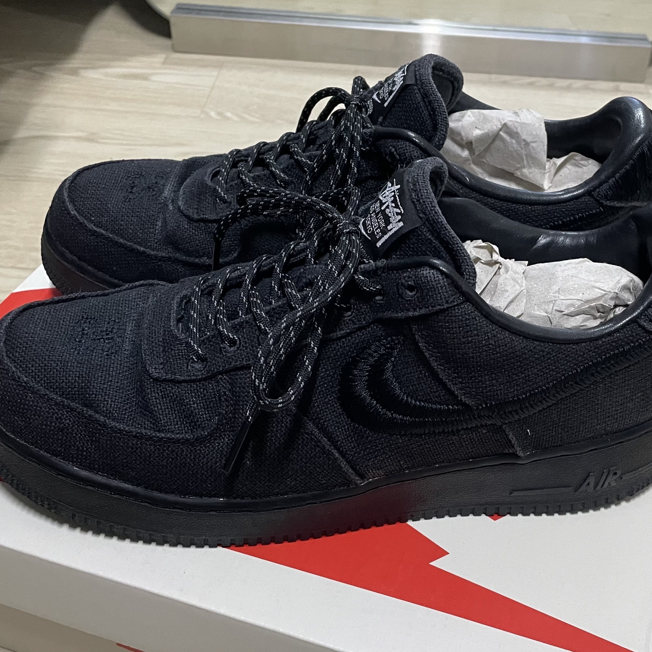 Nike x Stussy Air Force 1 Low Triple Black 착용 스타일 - 3
