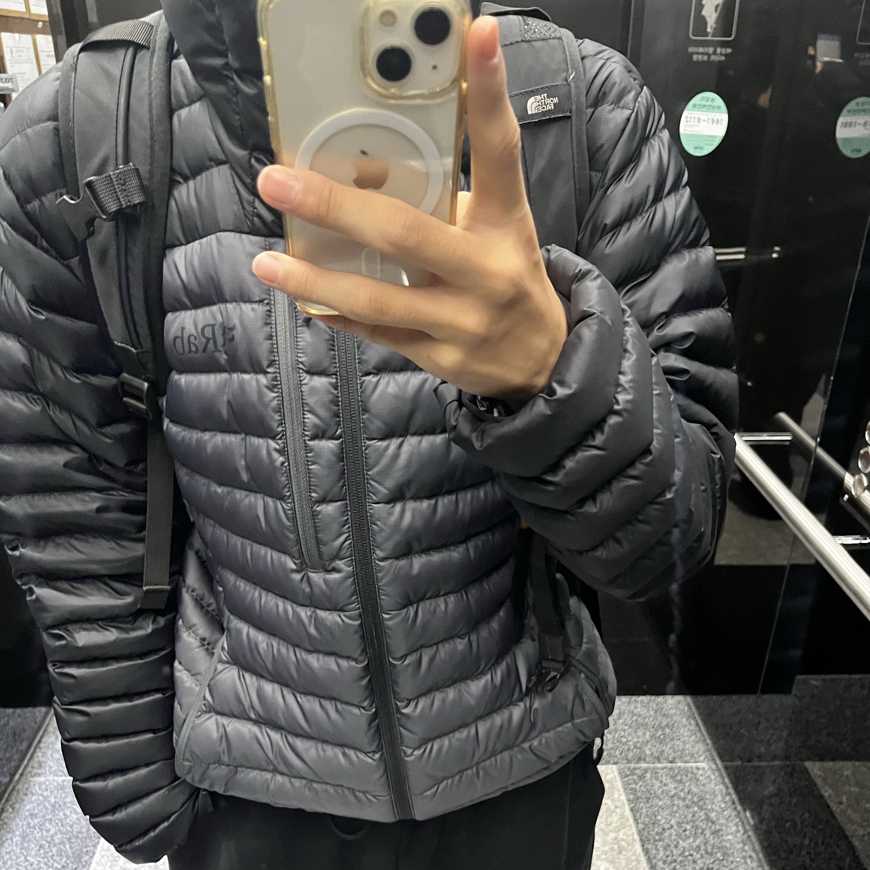 Rab Microlight Alpine Jacket Black, Rab Microlight Alpine Jacket Black Graphene 착용 스타일