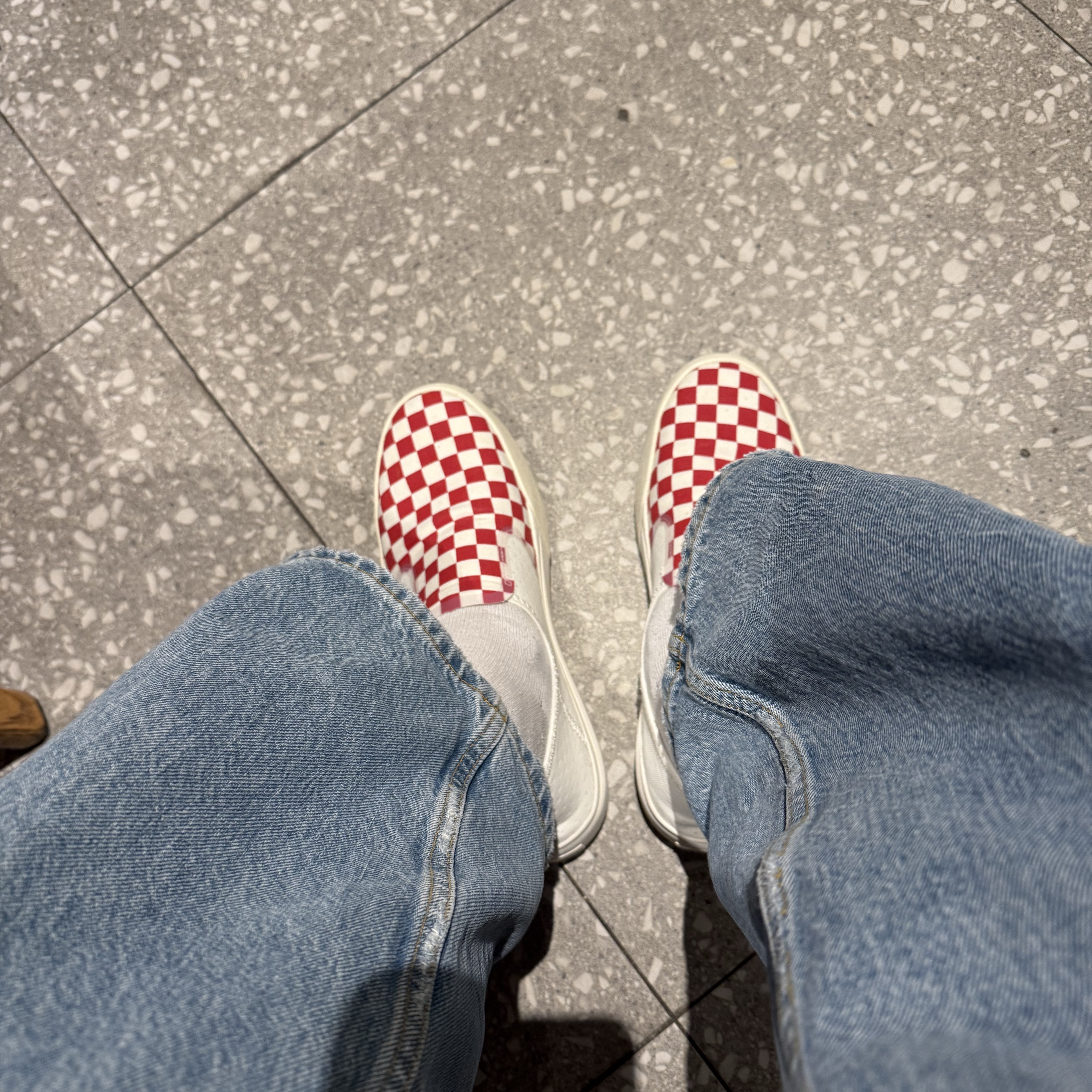 Vans ComfyCush One Checkerboard Racing Red Marshmallow 착용 스타일 - 1