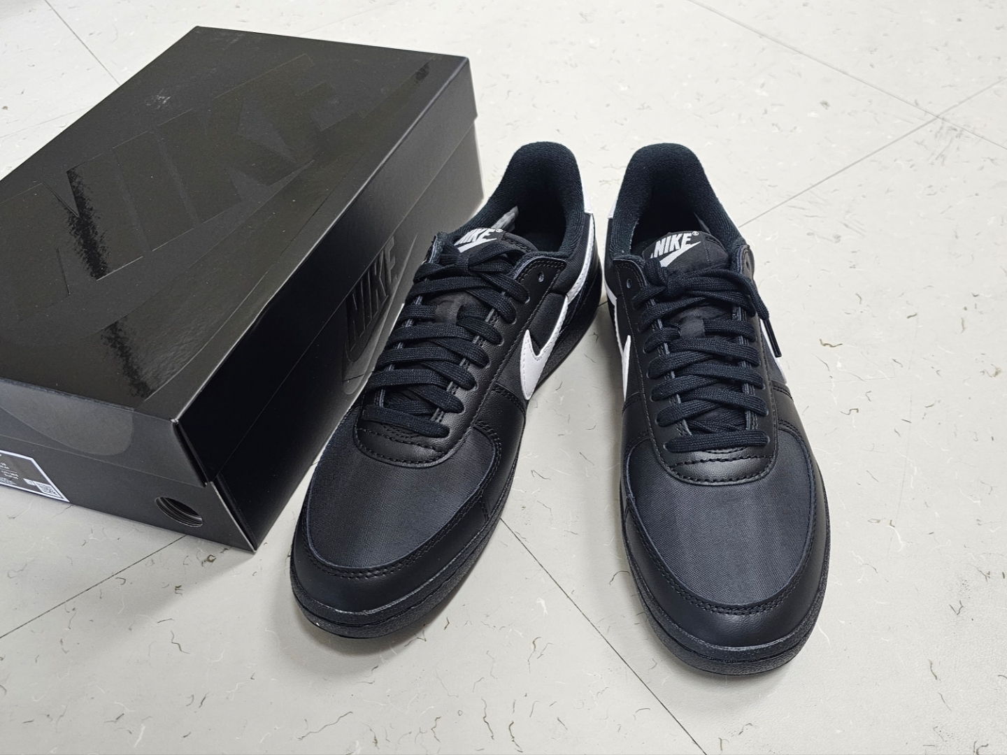 Nike Field General 82 SP Black and White 착용 스타일