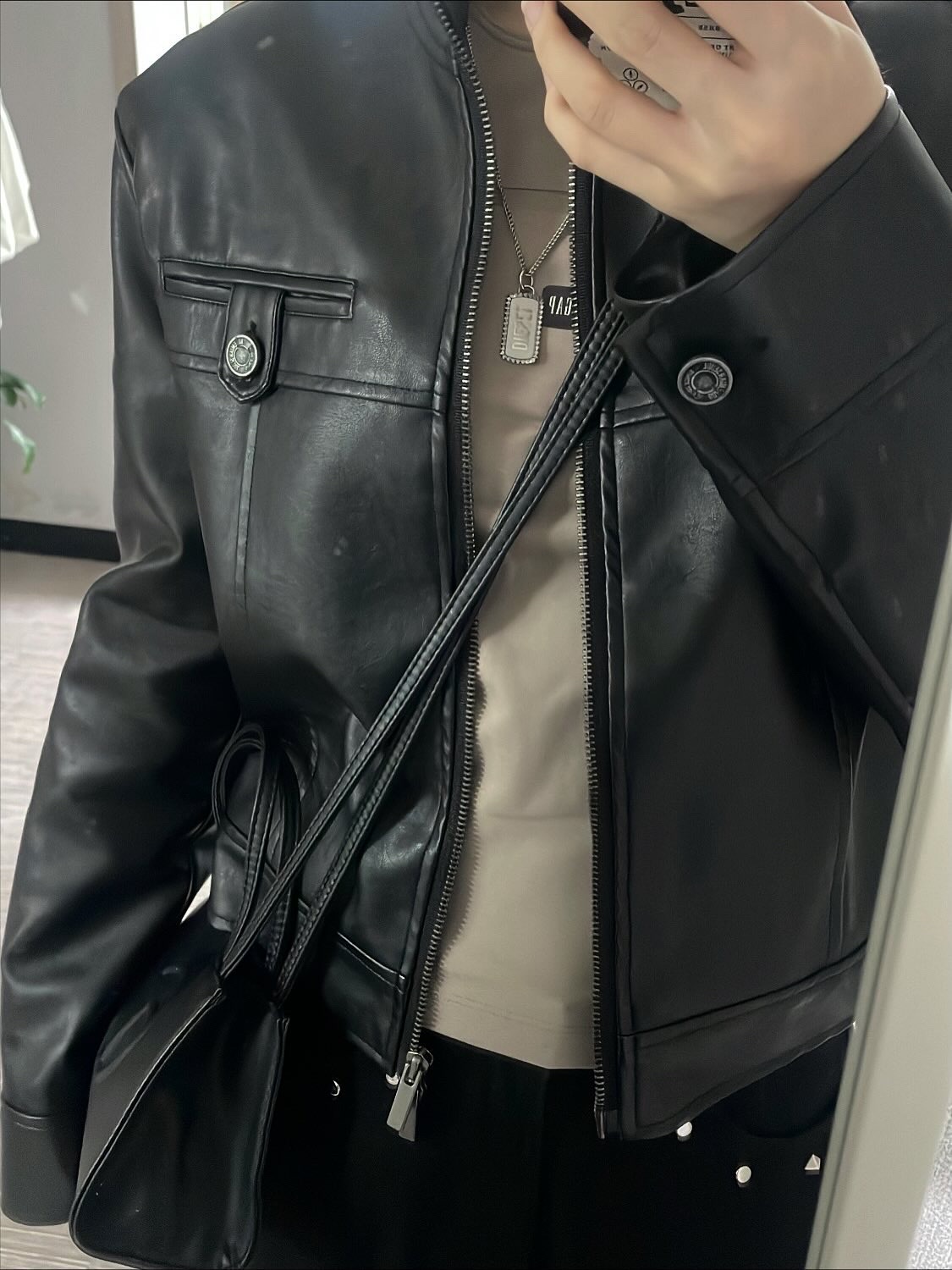 Diesel Dx1455 Stainless Steel Dog Tag Necklace Silver, (W) Yeezy Gap Engineered by Balenciaga Long-Sleeve Second Skin Beige 착용 스타일 - 2