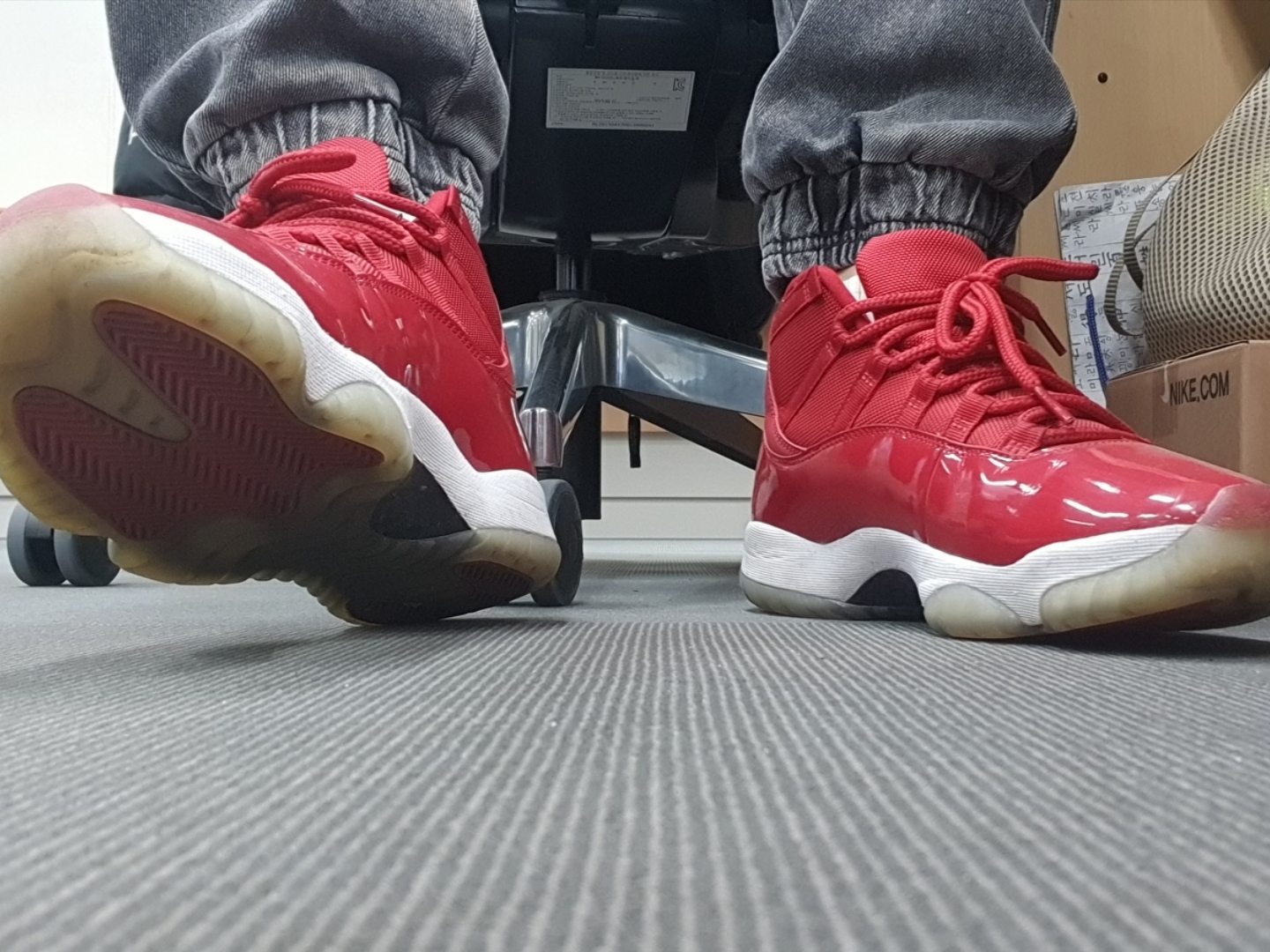 Jordan 11 Retro Win Like 96 Gym Red 착용 스타일