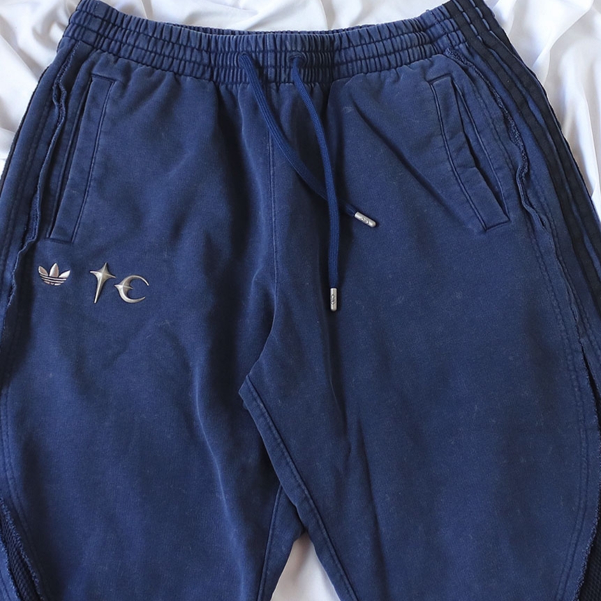Adidas x Thug Club Teamgeist Sweatpants Night Indigo - KR Sizing, Adidas x Thug Club Teamgeist Sweatpants Night Indigo - US Sizing 착용 스타일 - 1