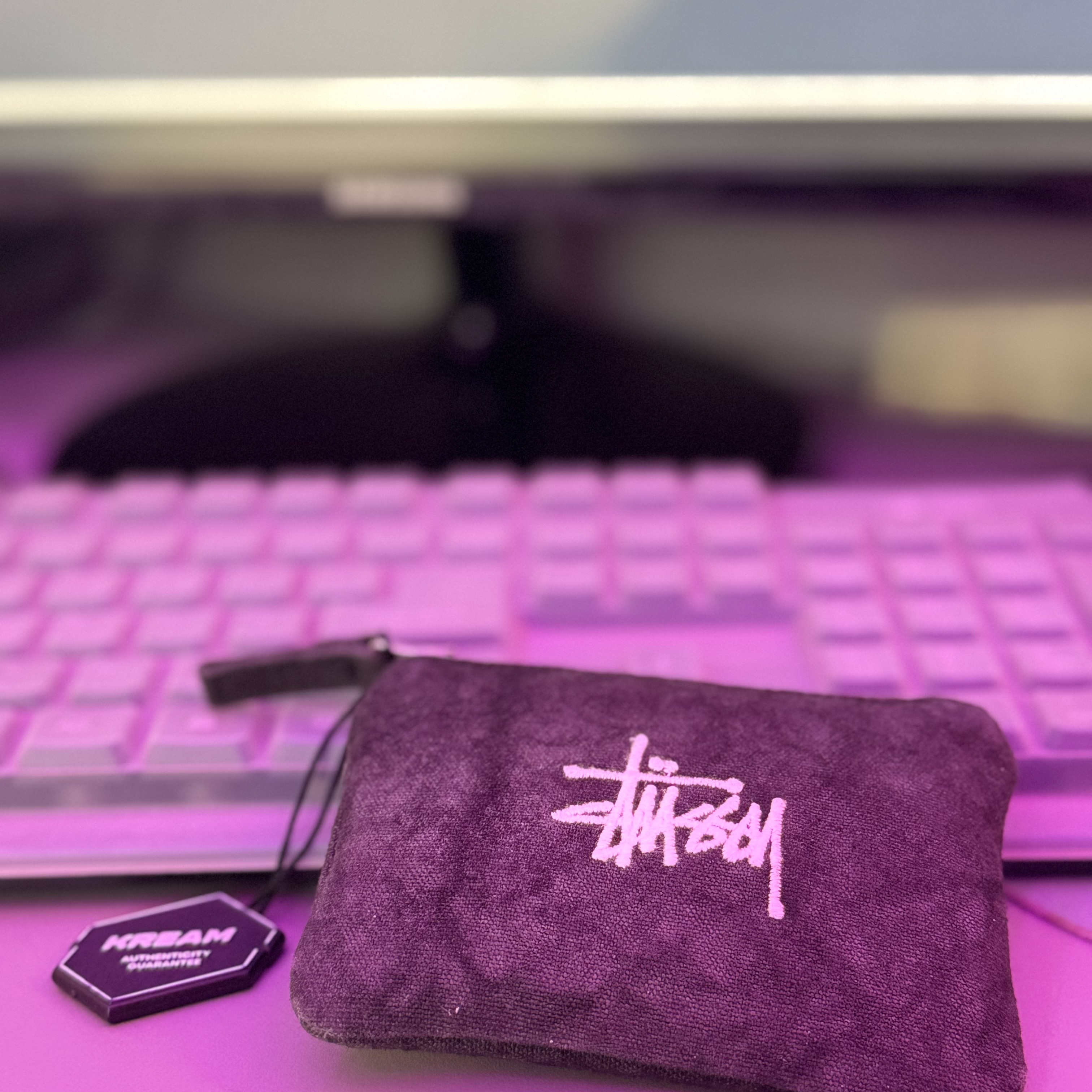 Stussy Canvas Coin Pouch Washed Black 착용 스타일