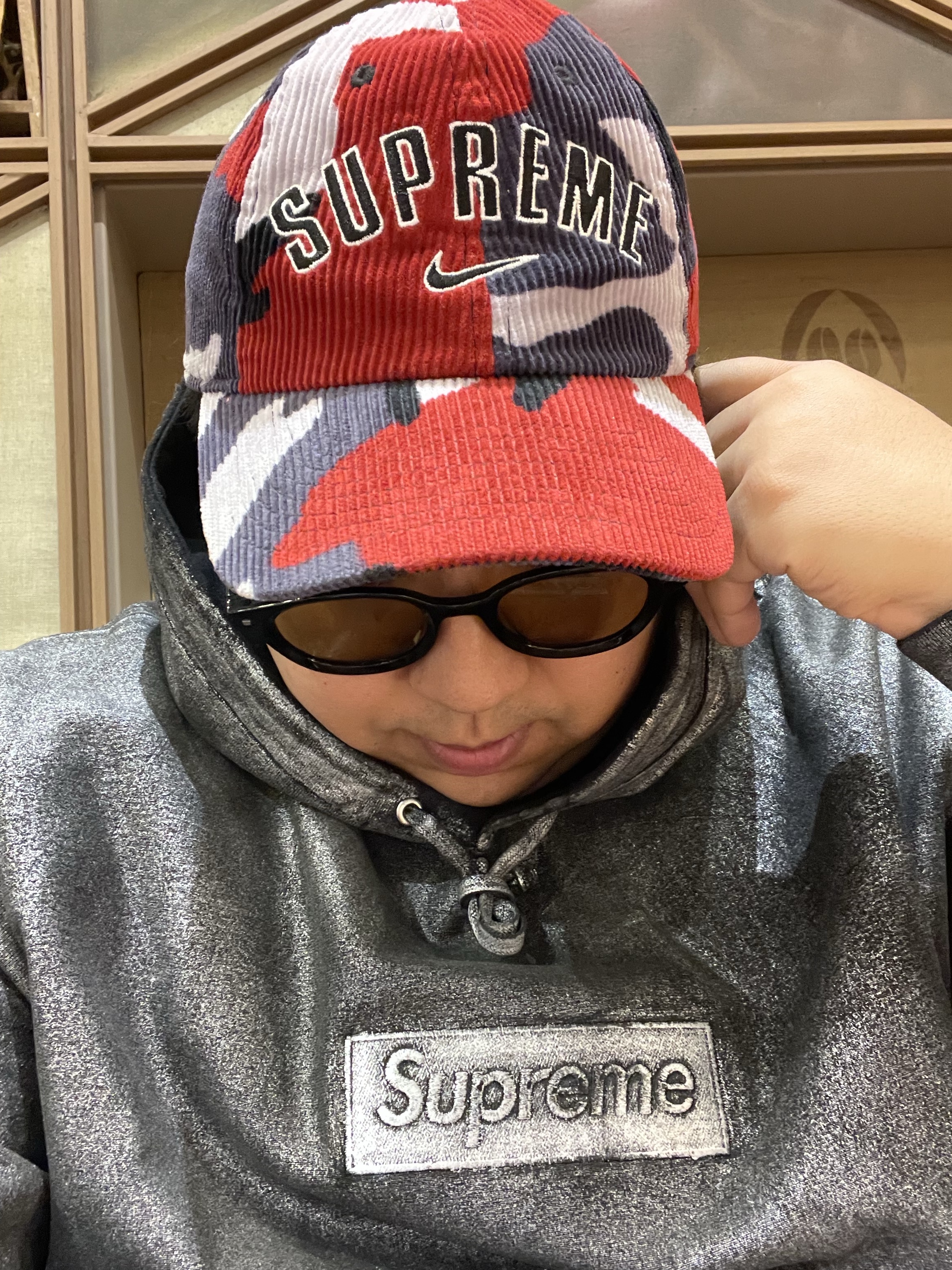 Supreme x Nike Arc Corduroy 6-Panel Red Camo - 22SS 착용 스타일