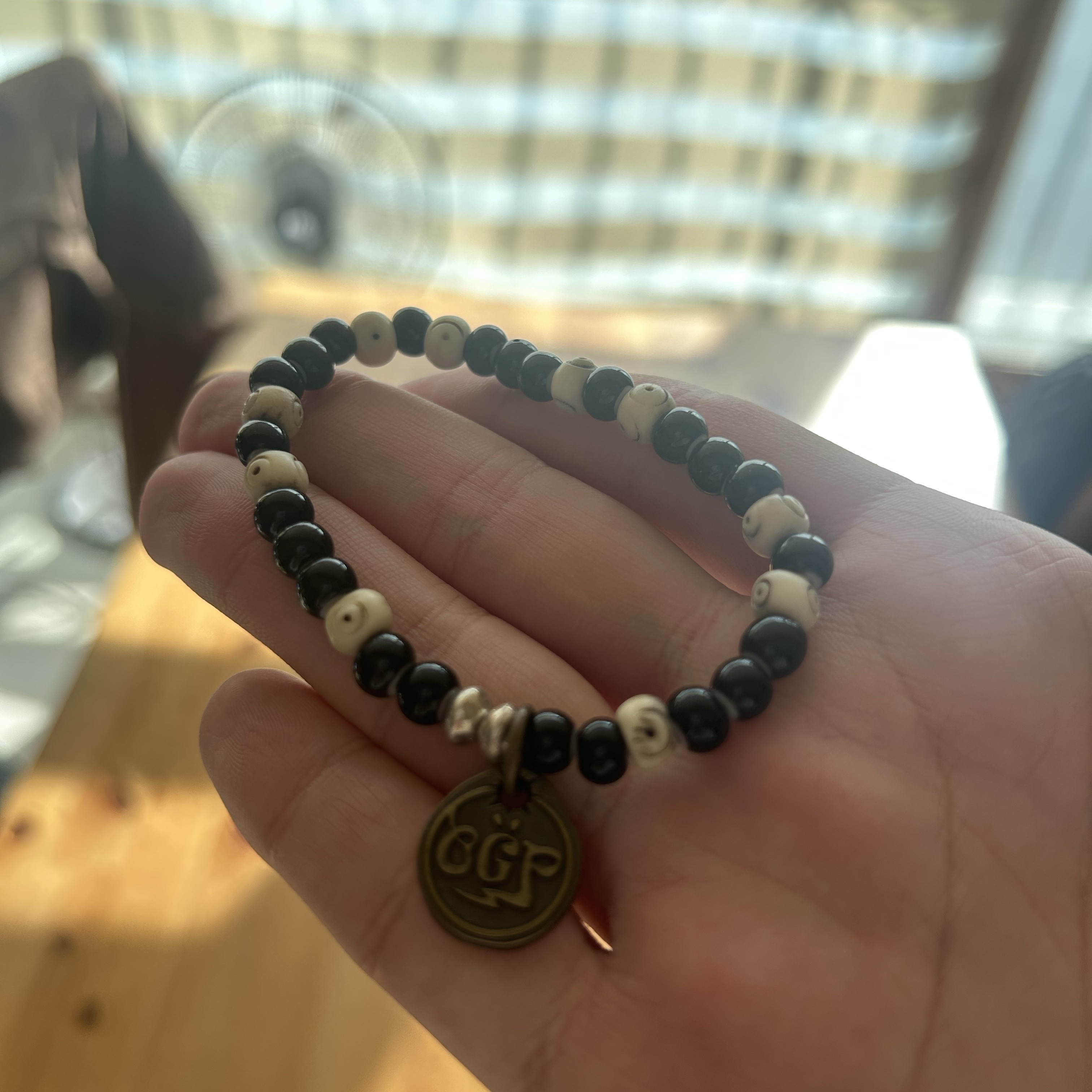 Ogarp Black Beads Bone OGP Bracelet 착용 스타일