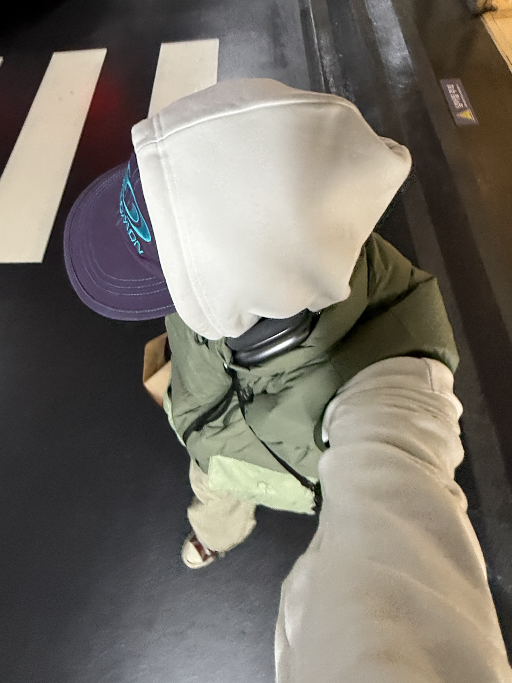 Converse Chuck 70 High Dark Burgundy, Uniqlo C Wide Parachute Pants Beige - KR 착용 스타일 - 7