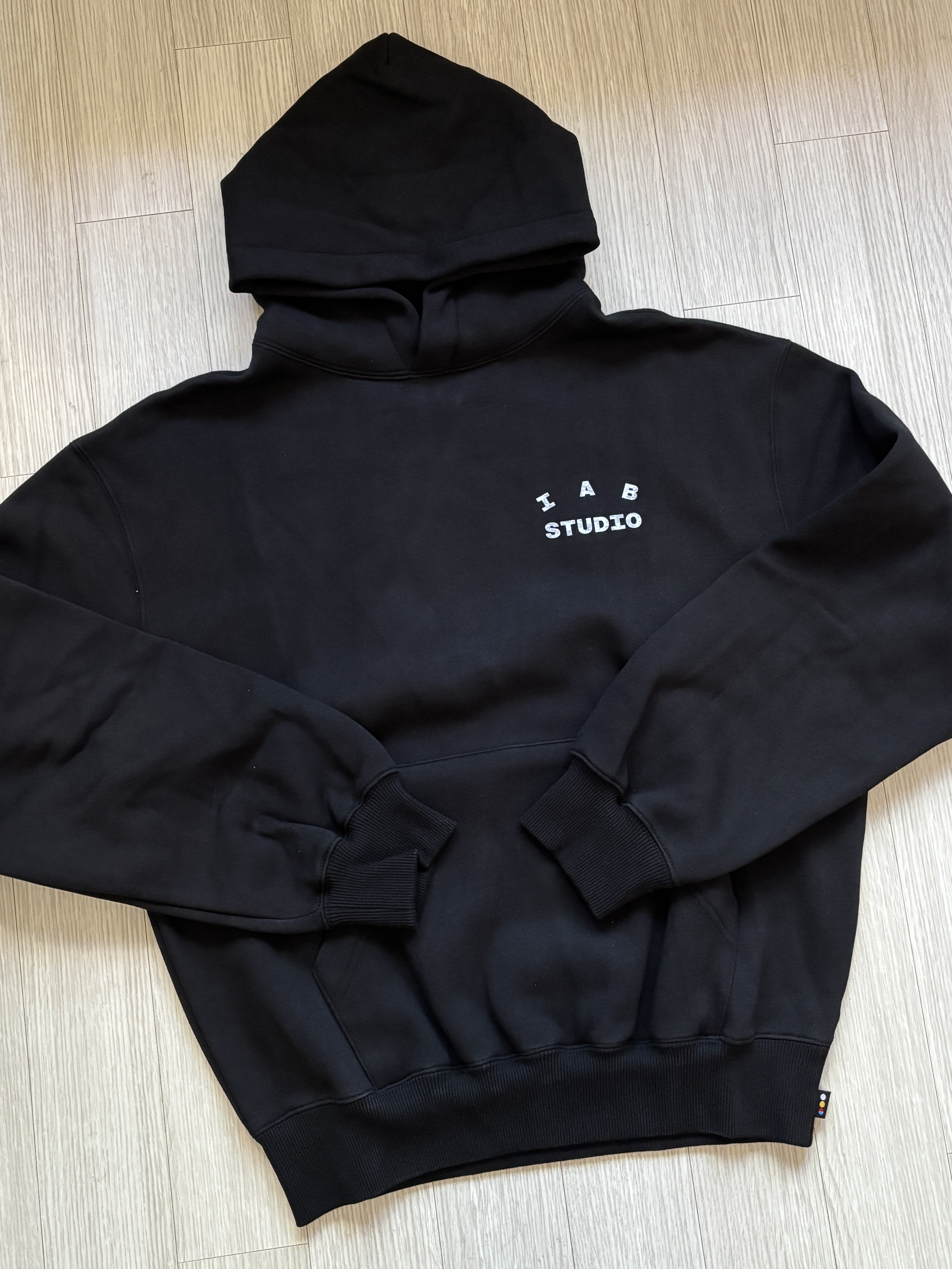 IAB Studio IAB Camo Logo Hoodie Black 착용 스타일 - 2