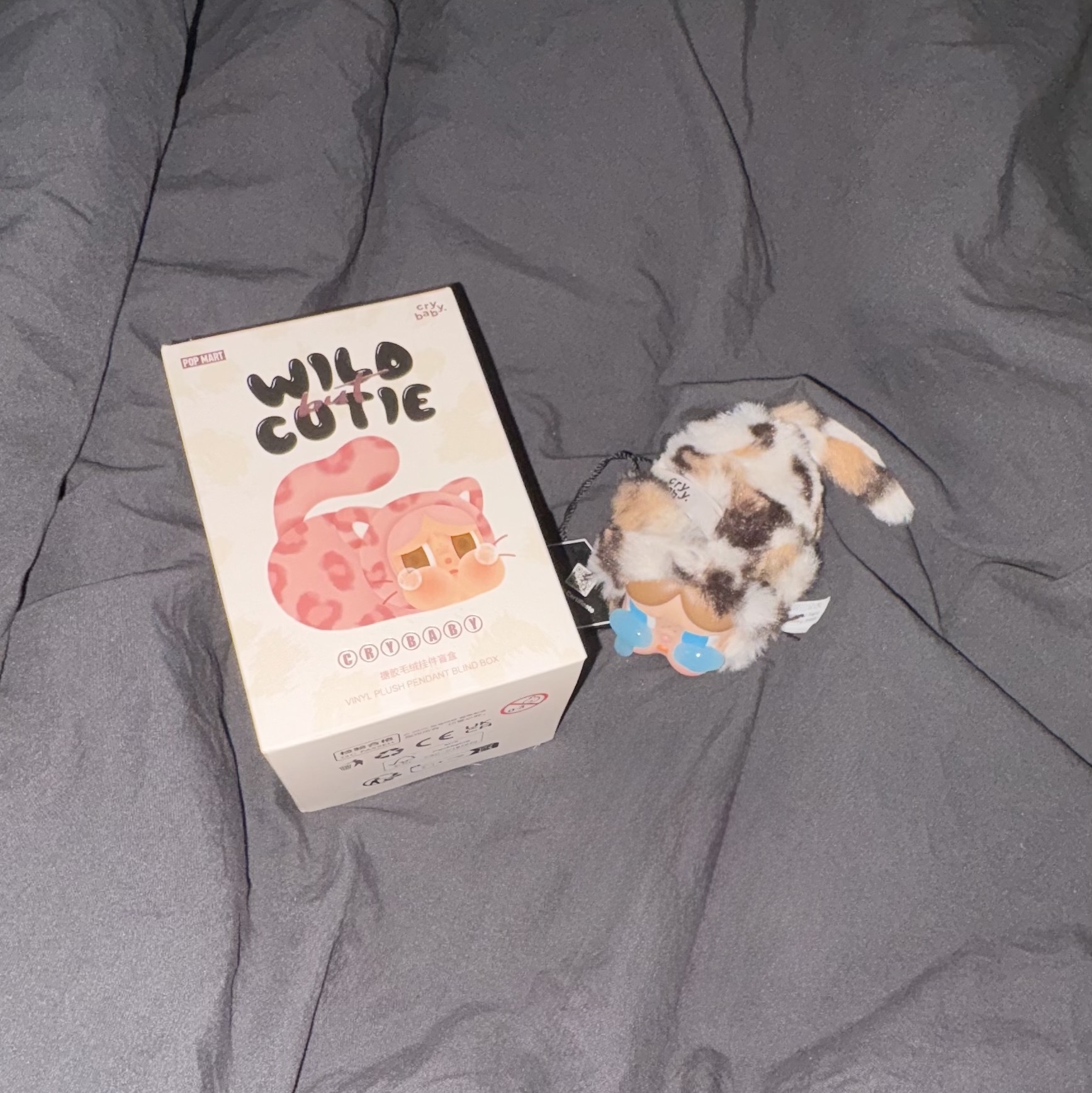 Pop Mart Crybaby Wild But Cutie Series Vinyl Plush Pendant Vintage Cutie (Opened Case) 착용 스타일