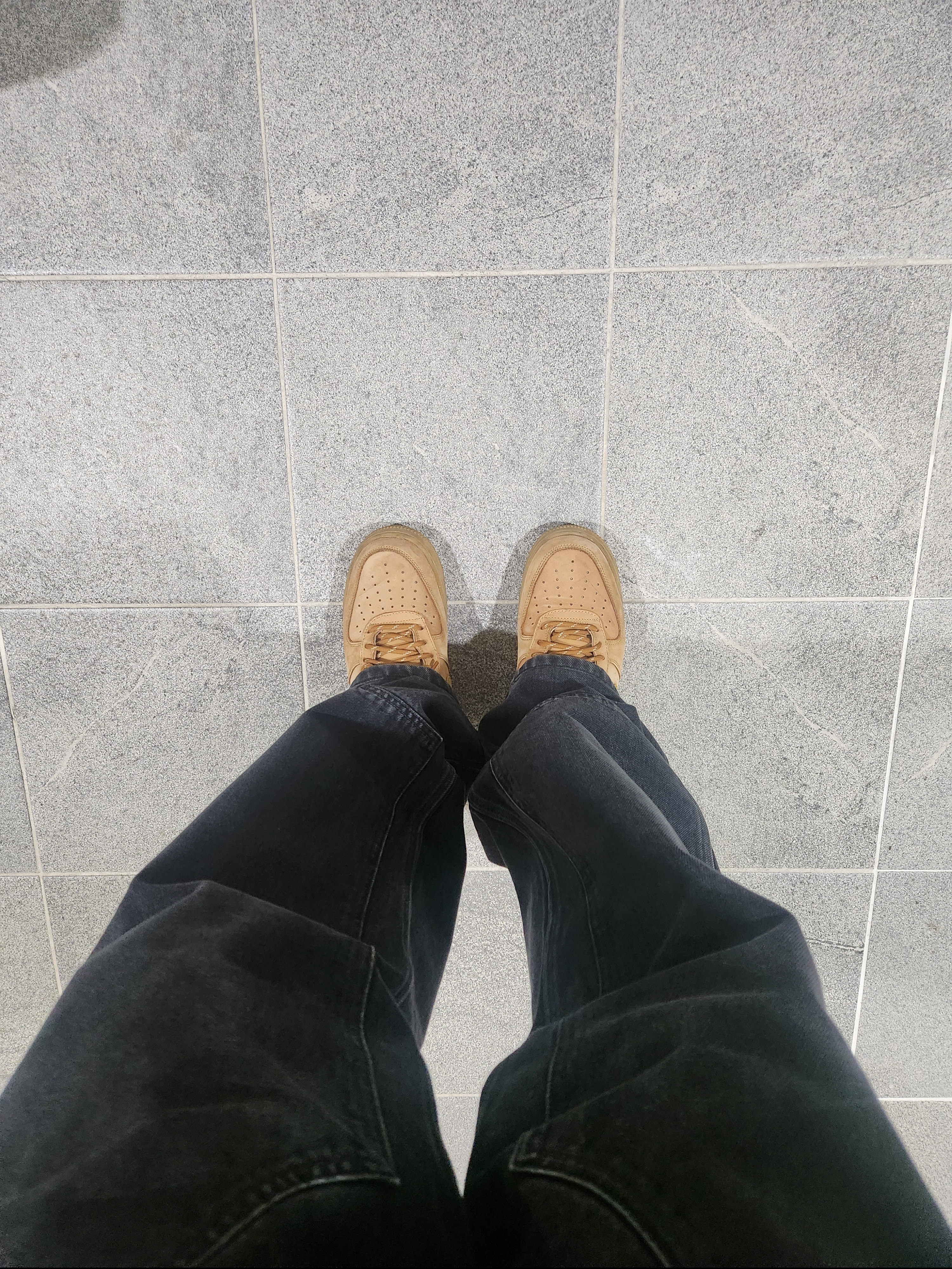 Nike Air Force 1 '07 WB Flax 착용 스타일