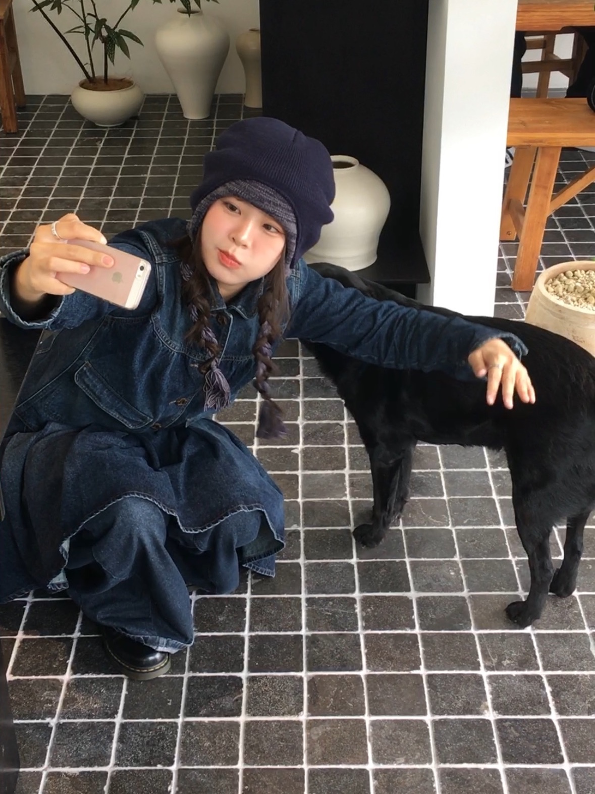 COYSEIO Deep Denim Pleats Skirt Navy, COYSEIO Double Trooper Beanie Navy 착용 스타일 - 1