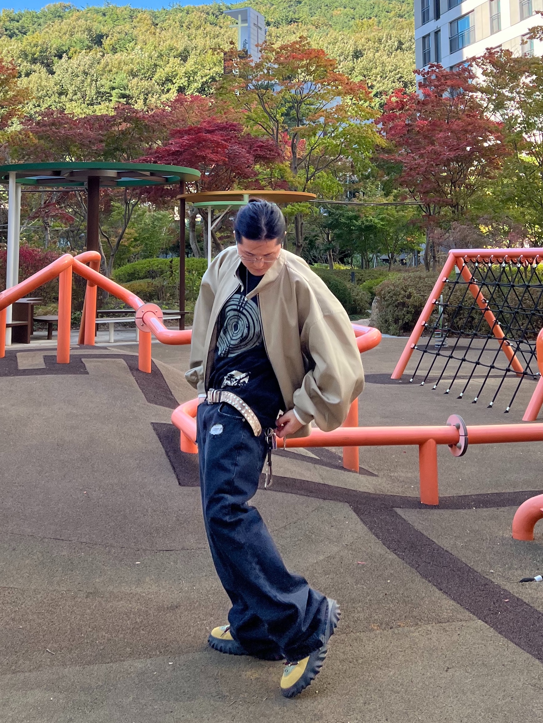Oakley Factory Team Suede Flesh Edge Boots Yellow, Gless Harrington Jacket 014 Beige 착용 스타일 - 4