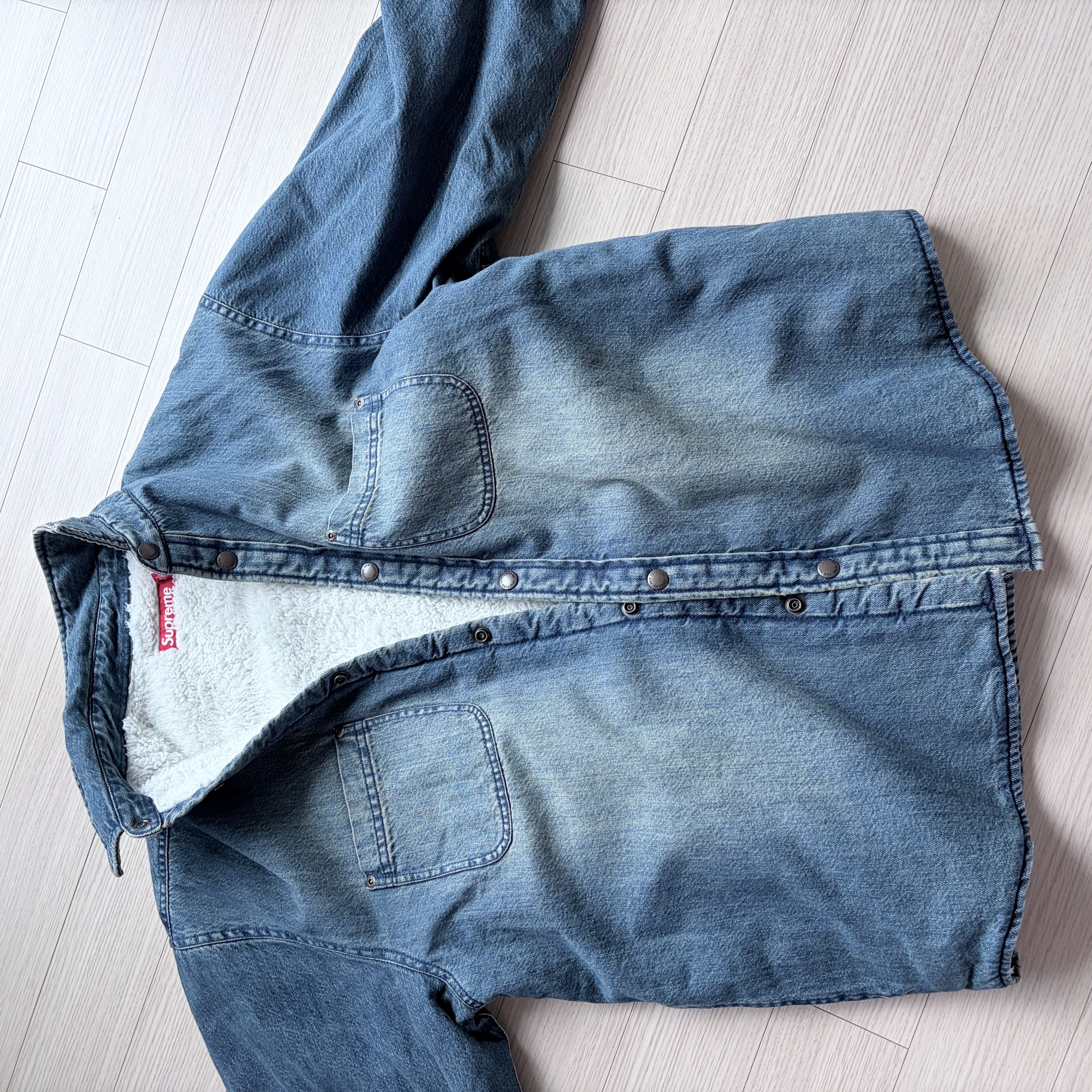Supreme Shearling Lined Denim Work Shirt Washed Indigo - 25FW 착용 스타일 - 7