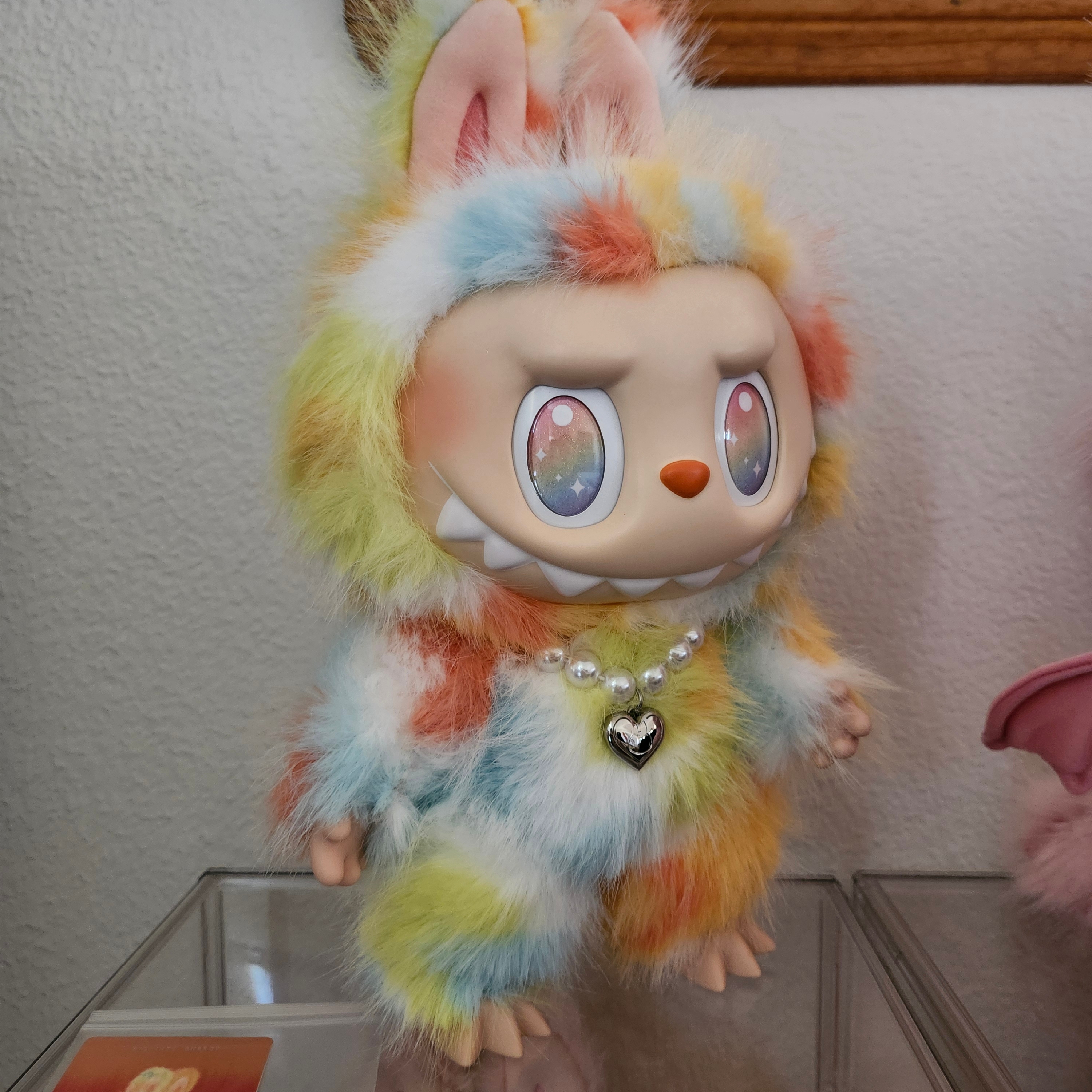 Pop Mart Labubu The Monsters Big Into Energy Series-Rock The Universe Vinyl Plush Doll 착용 스타일