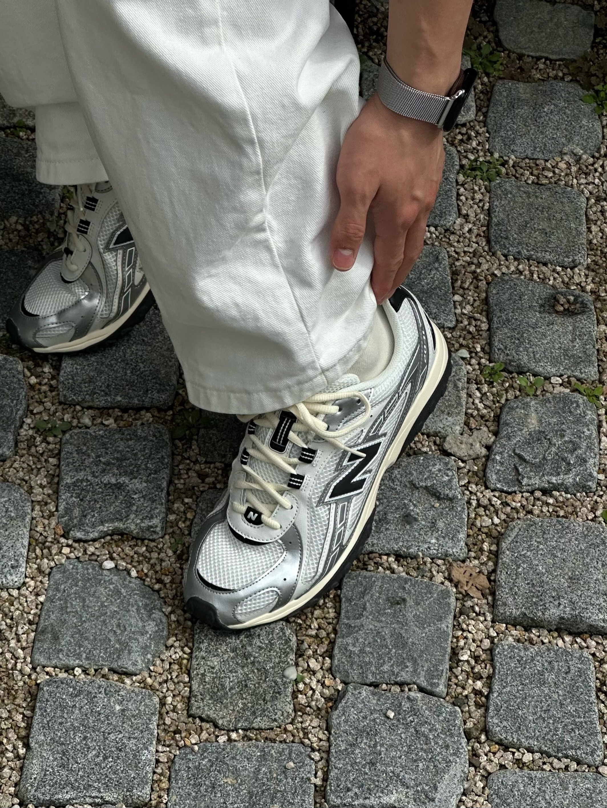 New Balance 204L Silver Metallic Black 착용 스타일 - 6