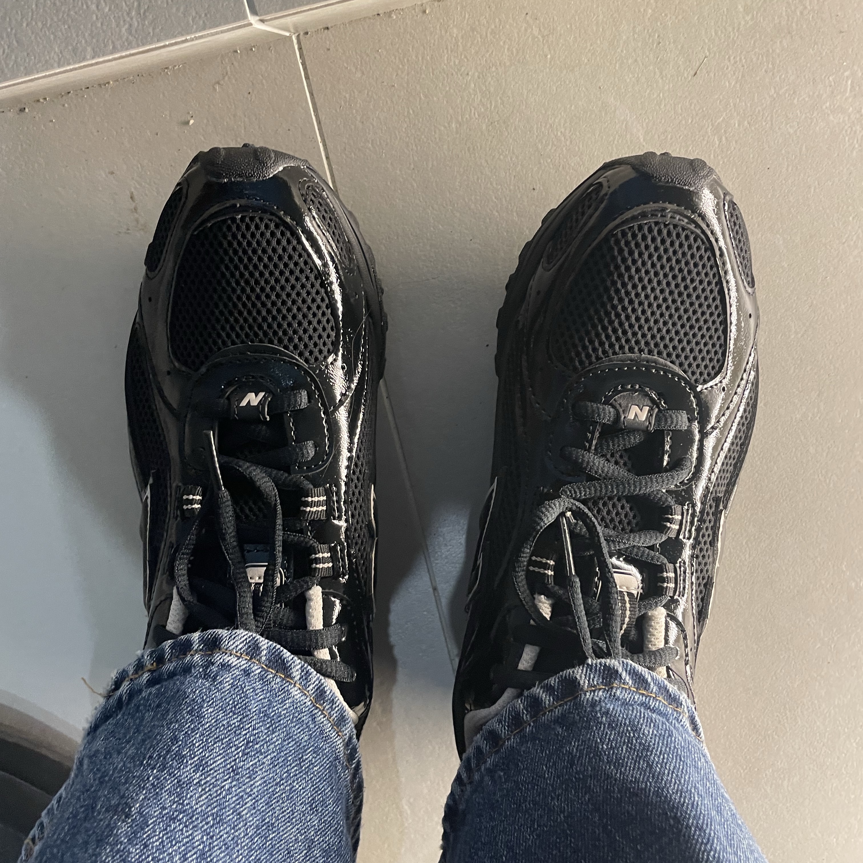 New Balance 204L Black Timberwolf 착용 스타일