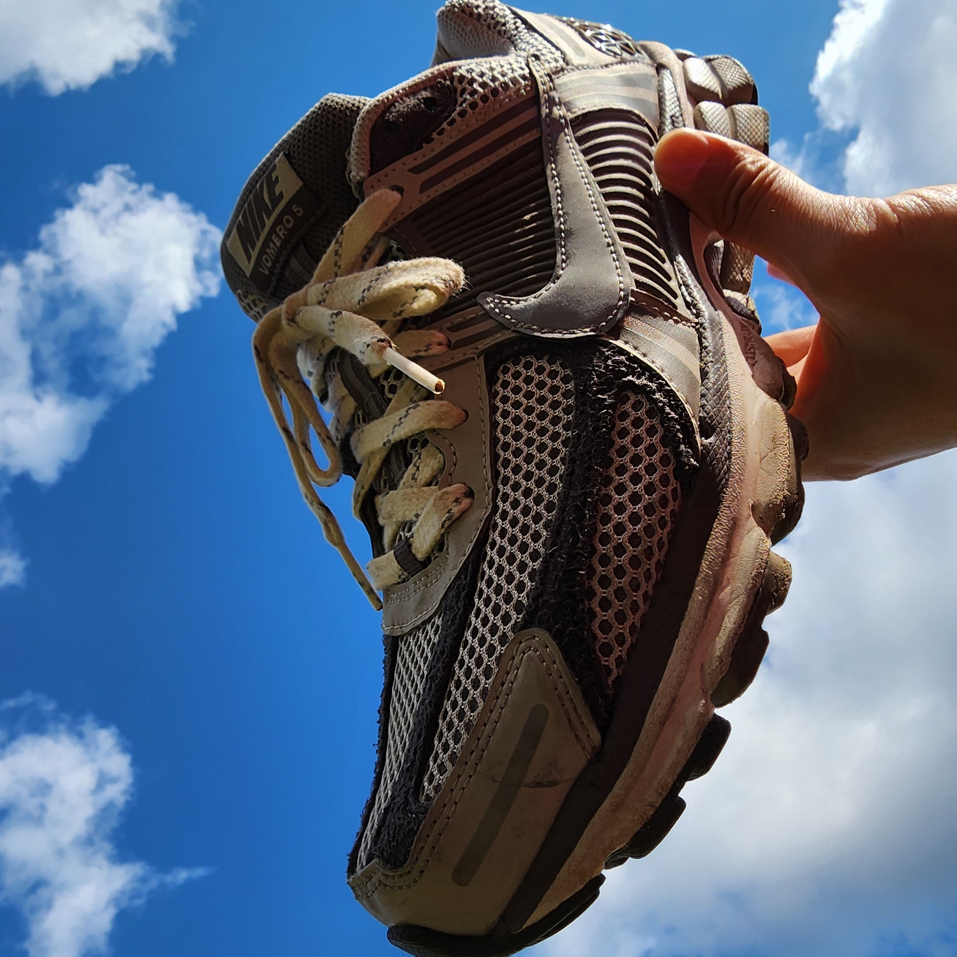 Nike Zoom Vomero 5 PRM Light Iron Ore and Flat Fewter 착용 스타일