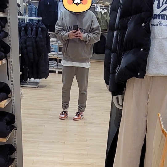 Essentials 3D Silicon Applique Pullover Hoodie Cement - 20FW, Essentials Sweatpants Cement - 20FW 착용 스타일